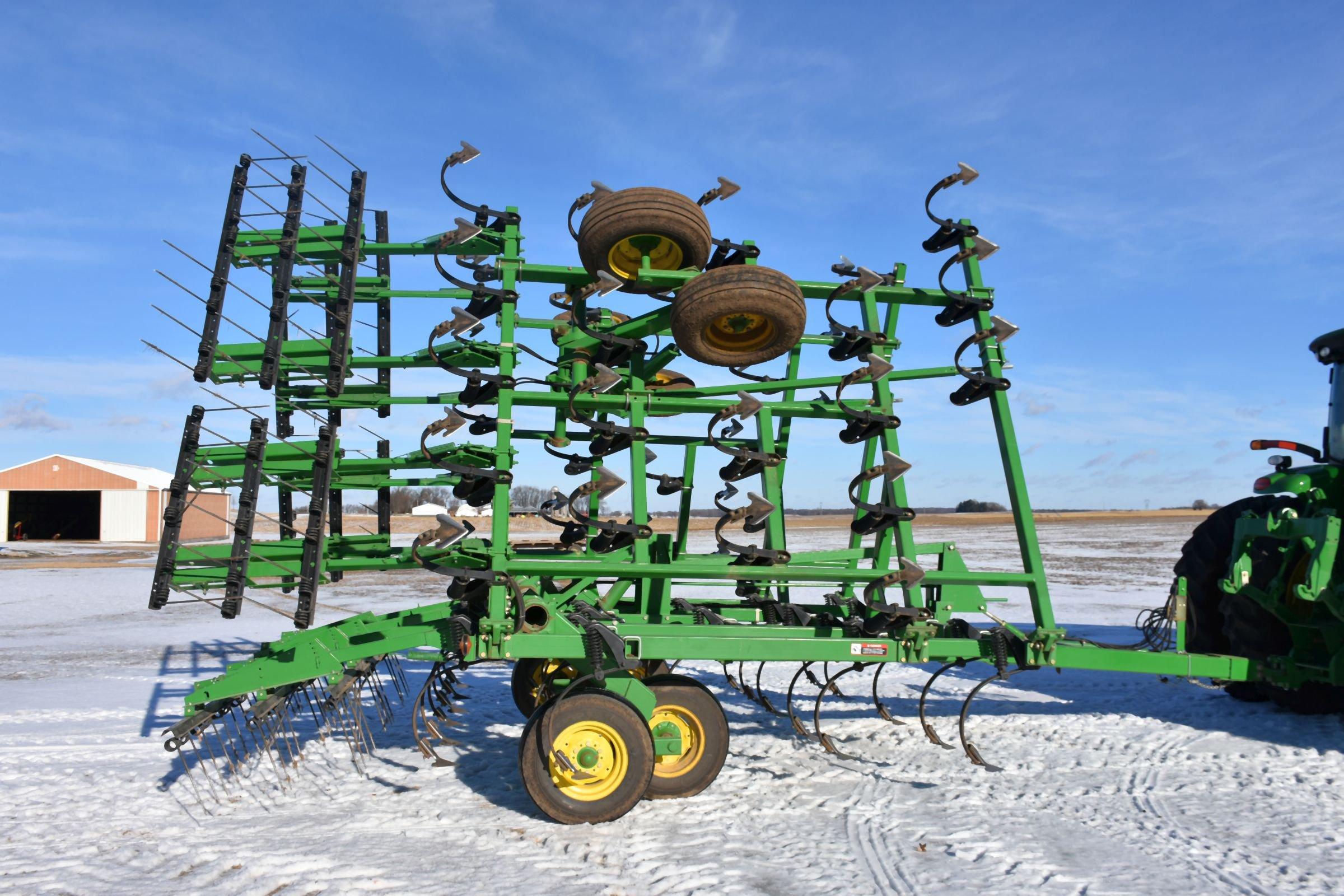 John Deere 980 Field Cultivator, 32.5’, 7.5” Knock-On Sweeps, 3 Bar Harrow, 12’ Main Frame, Sharp, S