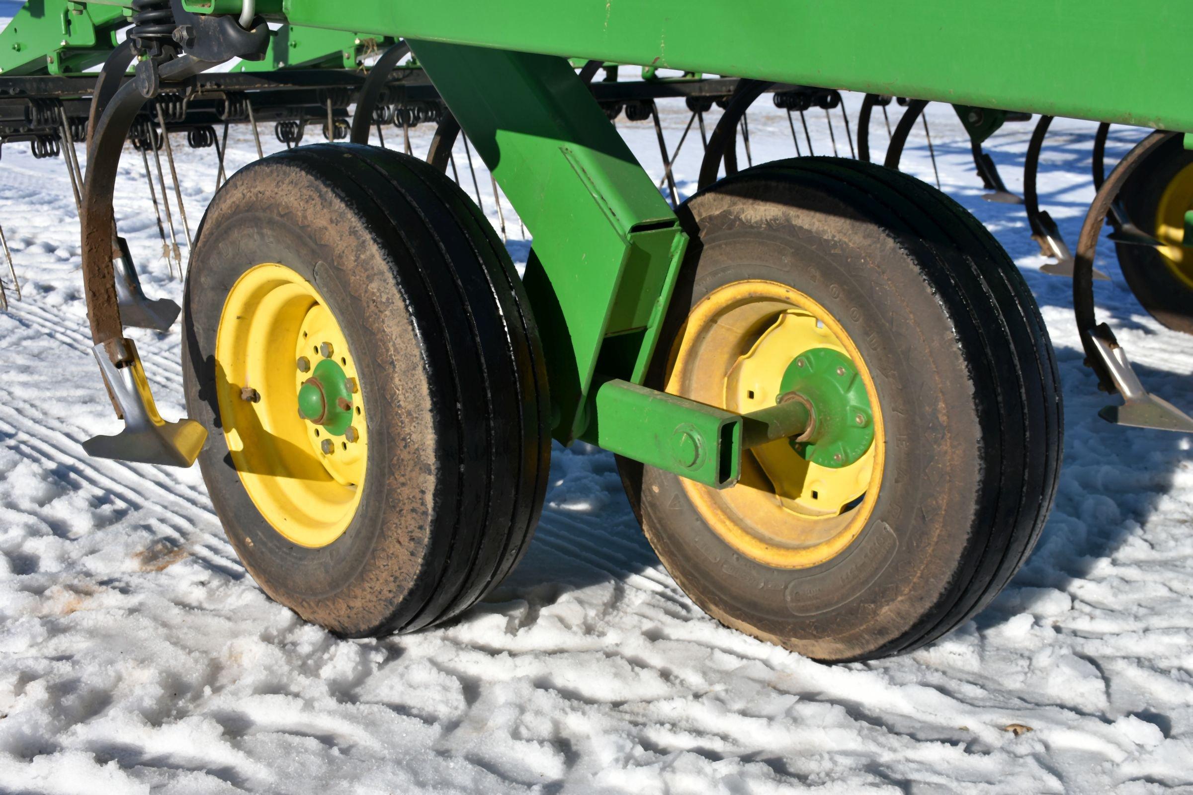 John Deere 980 Field Cultivator, 32.5’, 7.5” Knock-On Sweeps, 3 Bar Harrow, 12’ Main Frame, Sharp, S