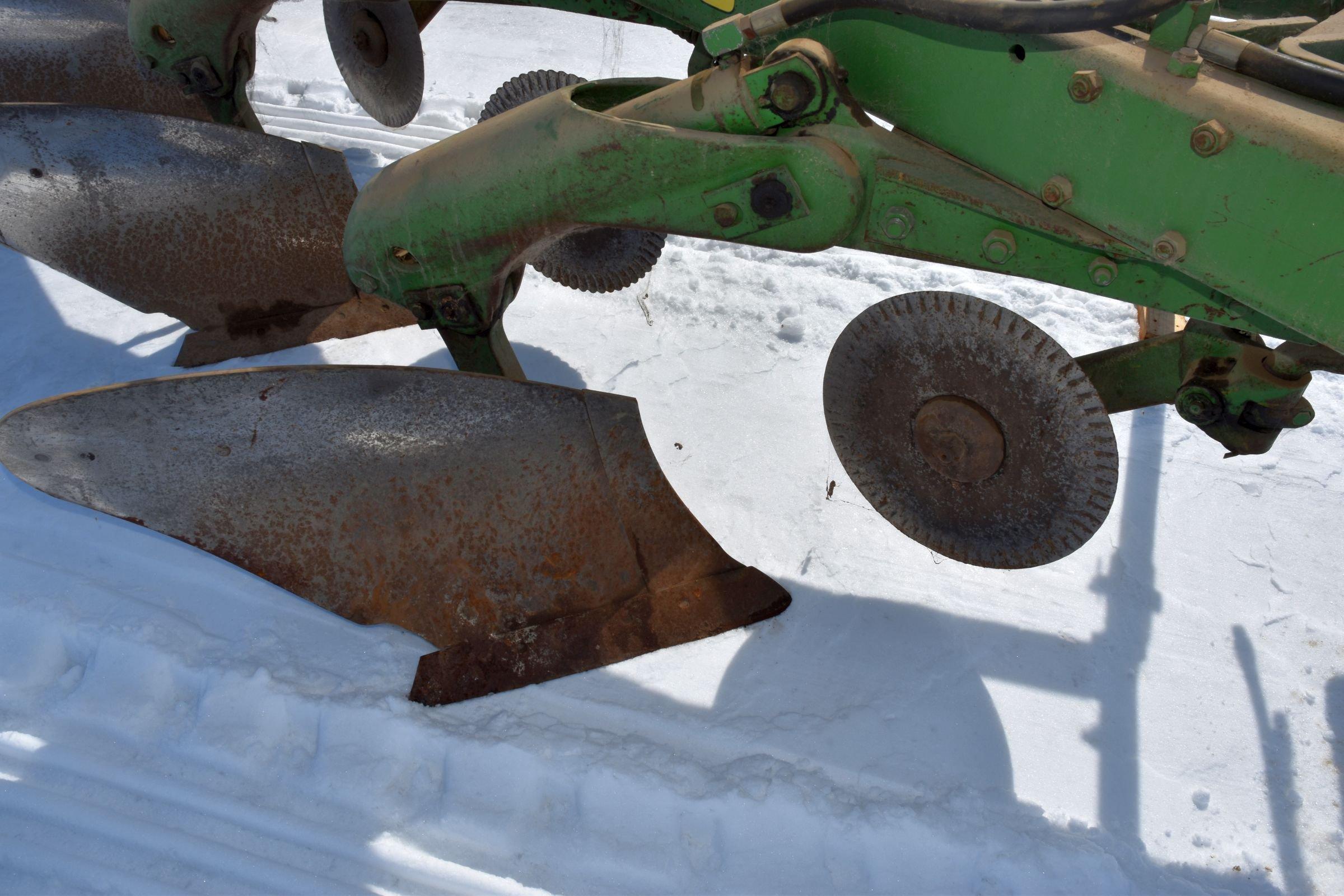 John Deere 2500 6 Bottom Plow, 6x18’s, 3pt., Coulters, Hydraulic Trip With Buster Bar