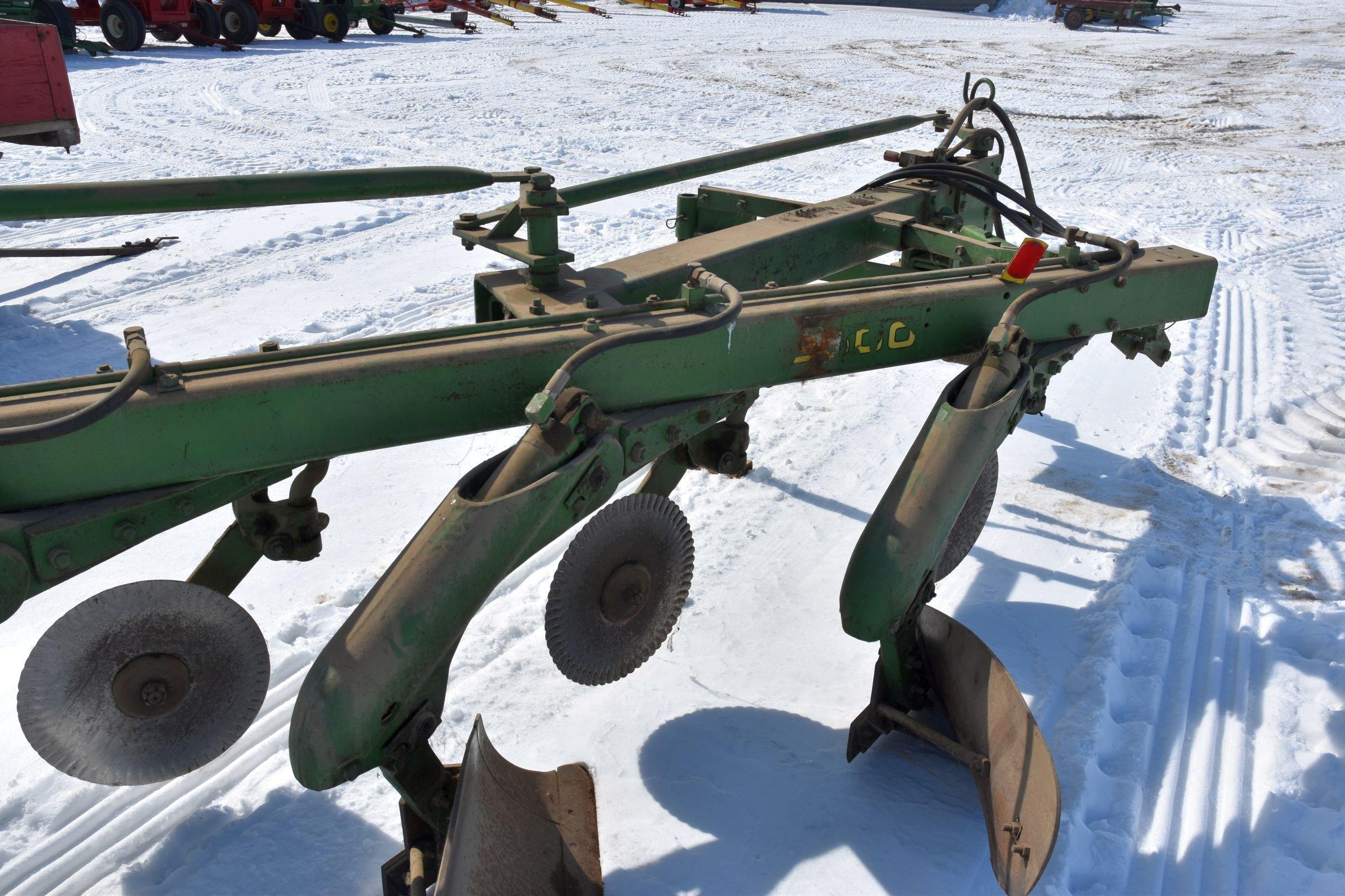 John Deere 2500 6 Bottom Plow, 6x18’s, 3pt., Coulters, Hydraulic Trip With Buster Bar