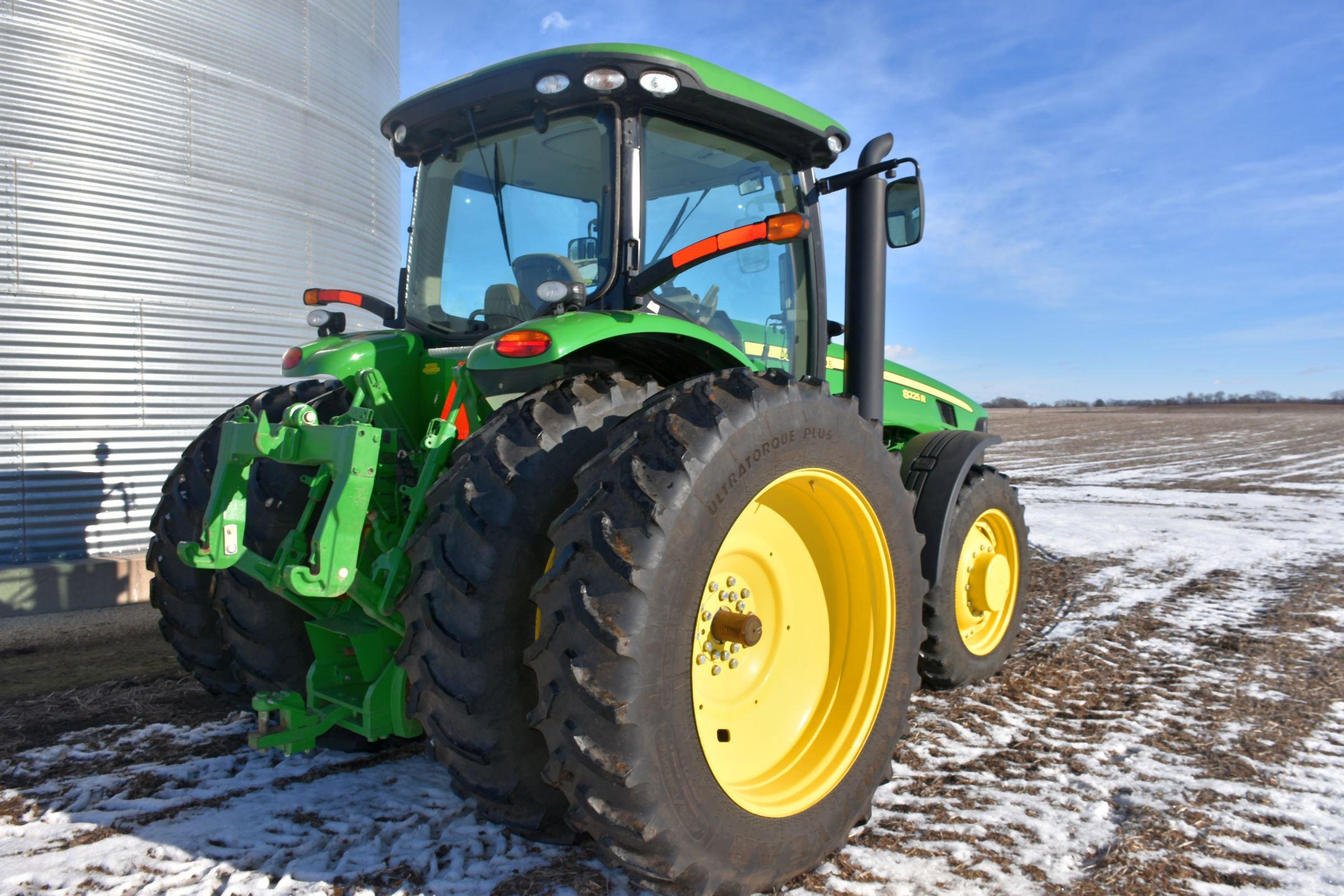 2011 John Deere 8225R MFWD Tractor, 1154 Actual Hours, 380/85R34 Front Tires, 480/80R46 Rear Duals A