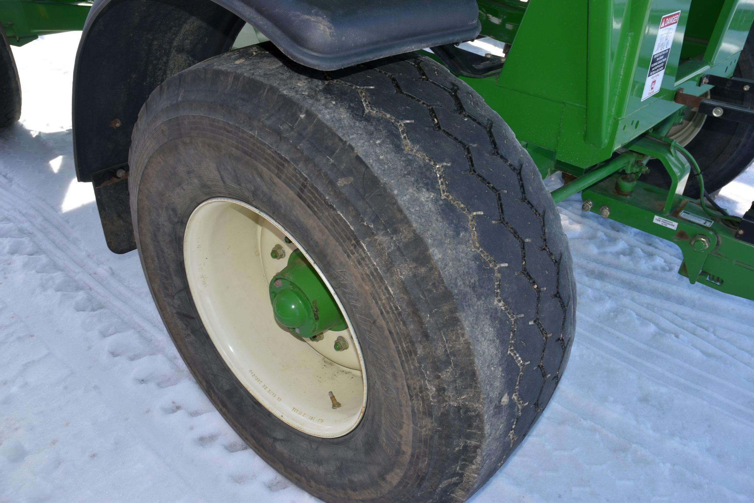 Brent 644 Gravity Flow Wagon, Front & Rear Brakes, R22.5 Rubber, Fenders, Light Kit, Ladder Kit, Loo