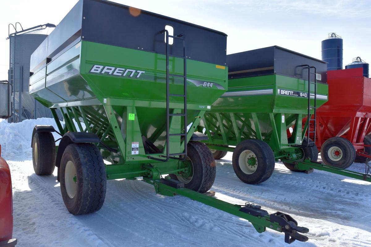 Brent 644 Gravity Flow Wagon, Front & Rear Brakes, R22.5 Rubber, Fenders, Light Kit, Ladder Kit, Loo