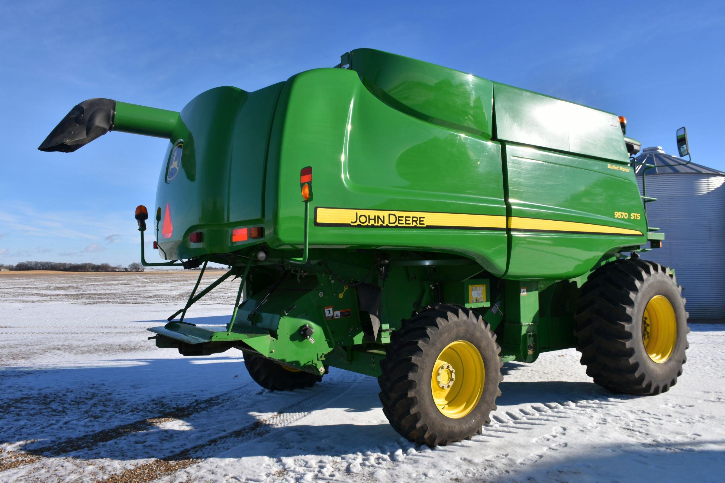 2010 John Deere 9570STS Combine, 1019 Separator Hours, 1649 Engine Hours, Bullet Rotor, Chopper/Spre