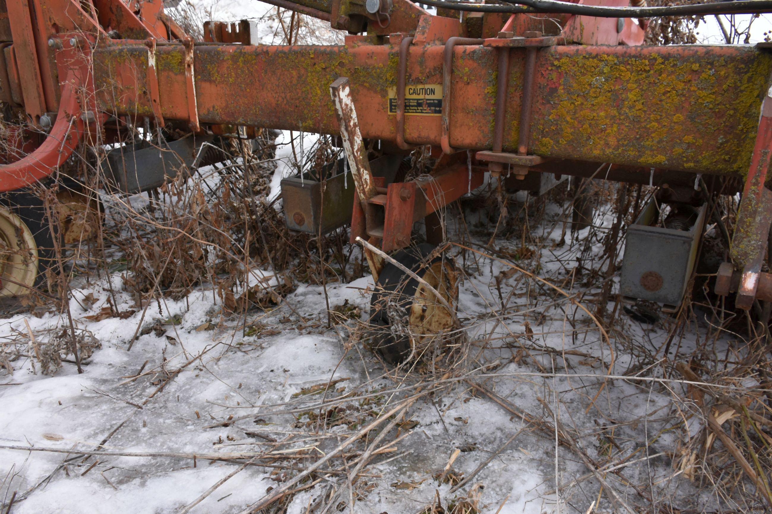 Nobel 6 Row 60” Pumpkin Cultivator, Hydraulic Wing Fold