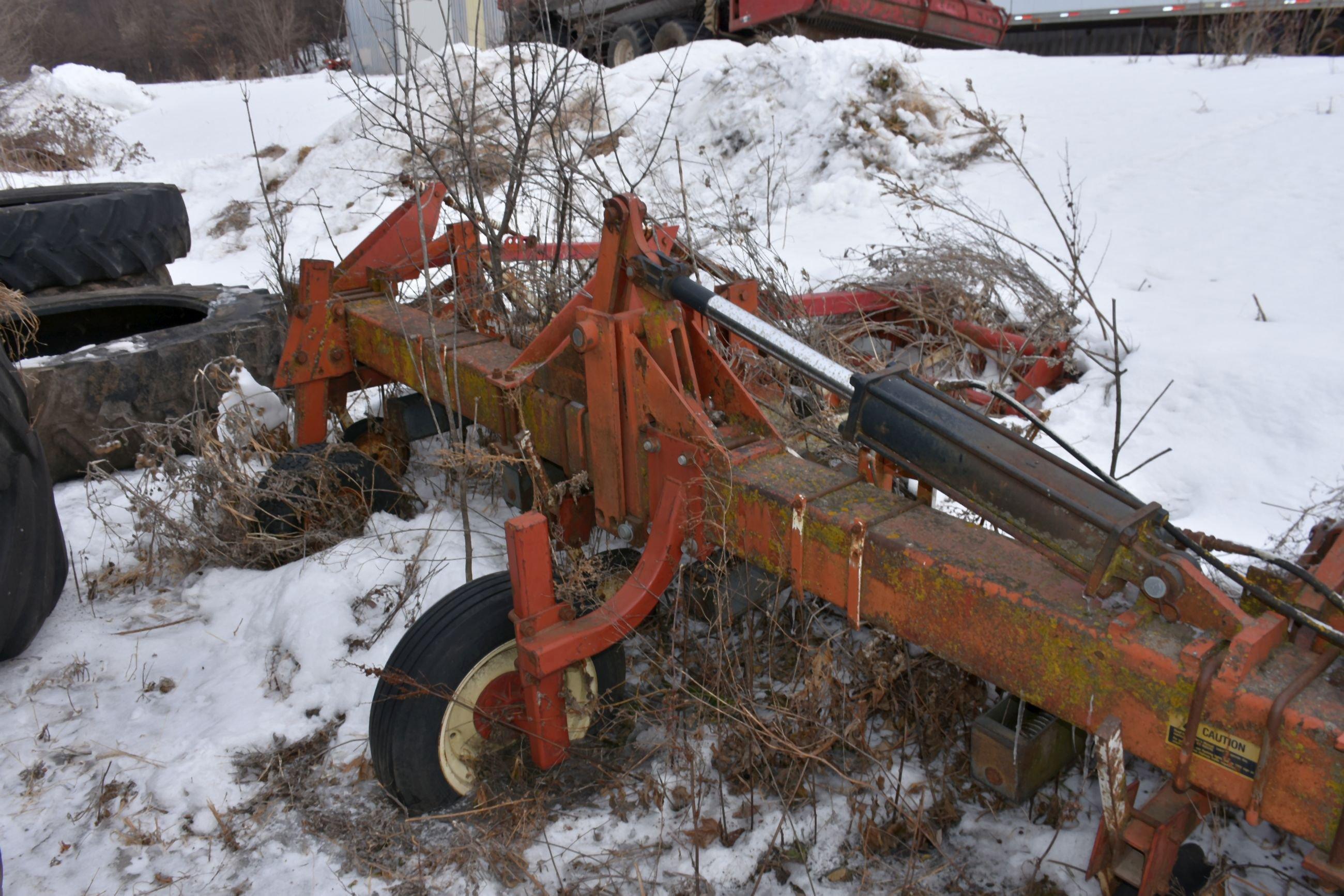 Nobel 6 Row 60” Pumpkin Cultivator, Hydraulic Wing Fold