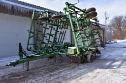 John Deere 980 Field Cultivators, 44.5’, 3 Bar Harrow, Single Point, Gauge Wheels, Rear Hitch, Depth