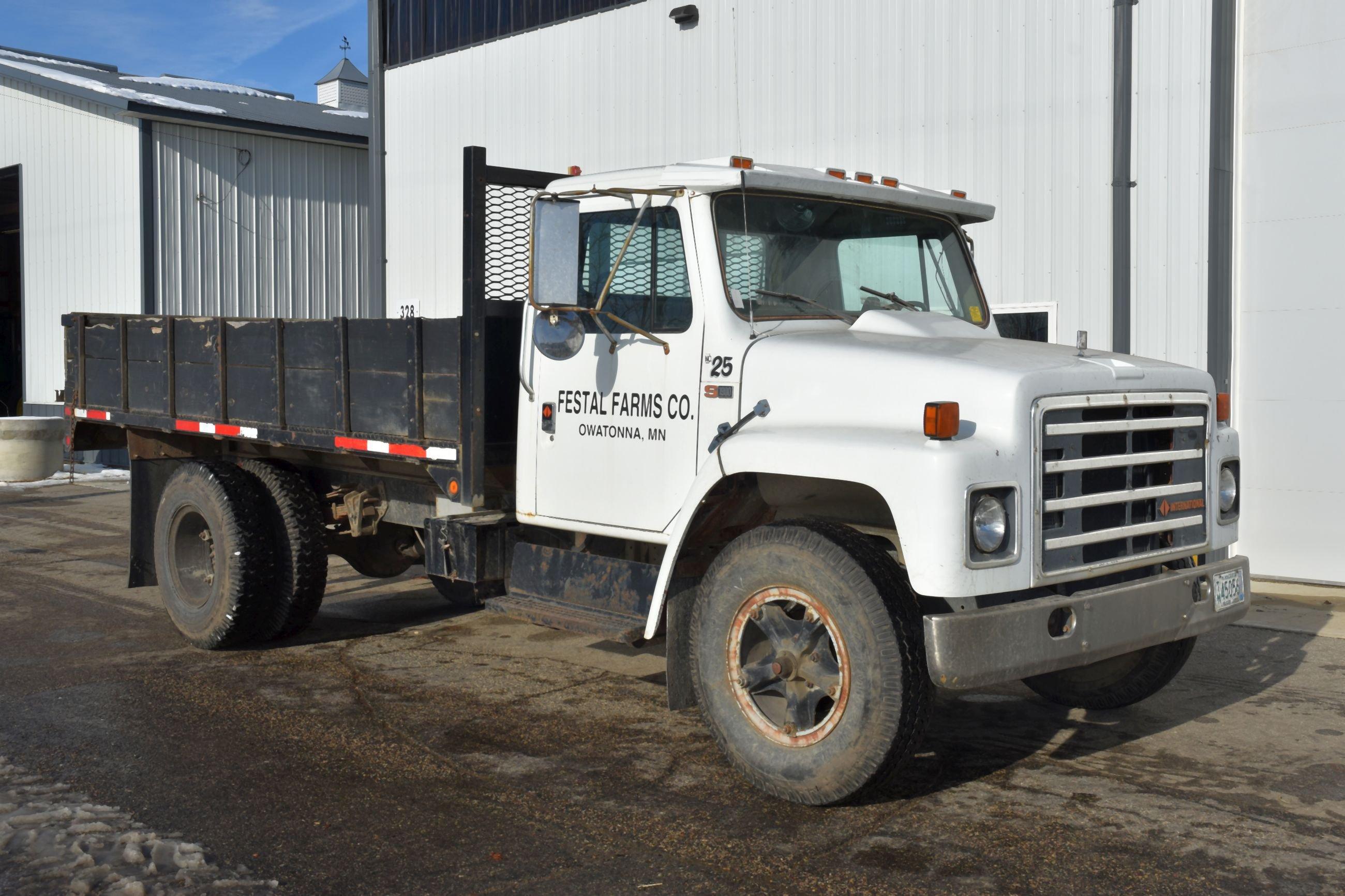 1987 IHC S1900 Straight Truck, Single Axle, 5x2 Speed, 466 Diesel, 14’ Box & Hoist, Setup As Contrac