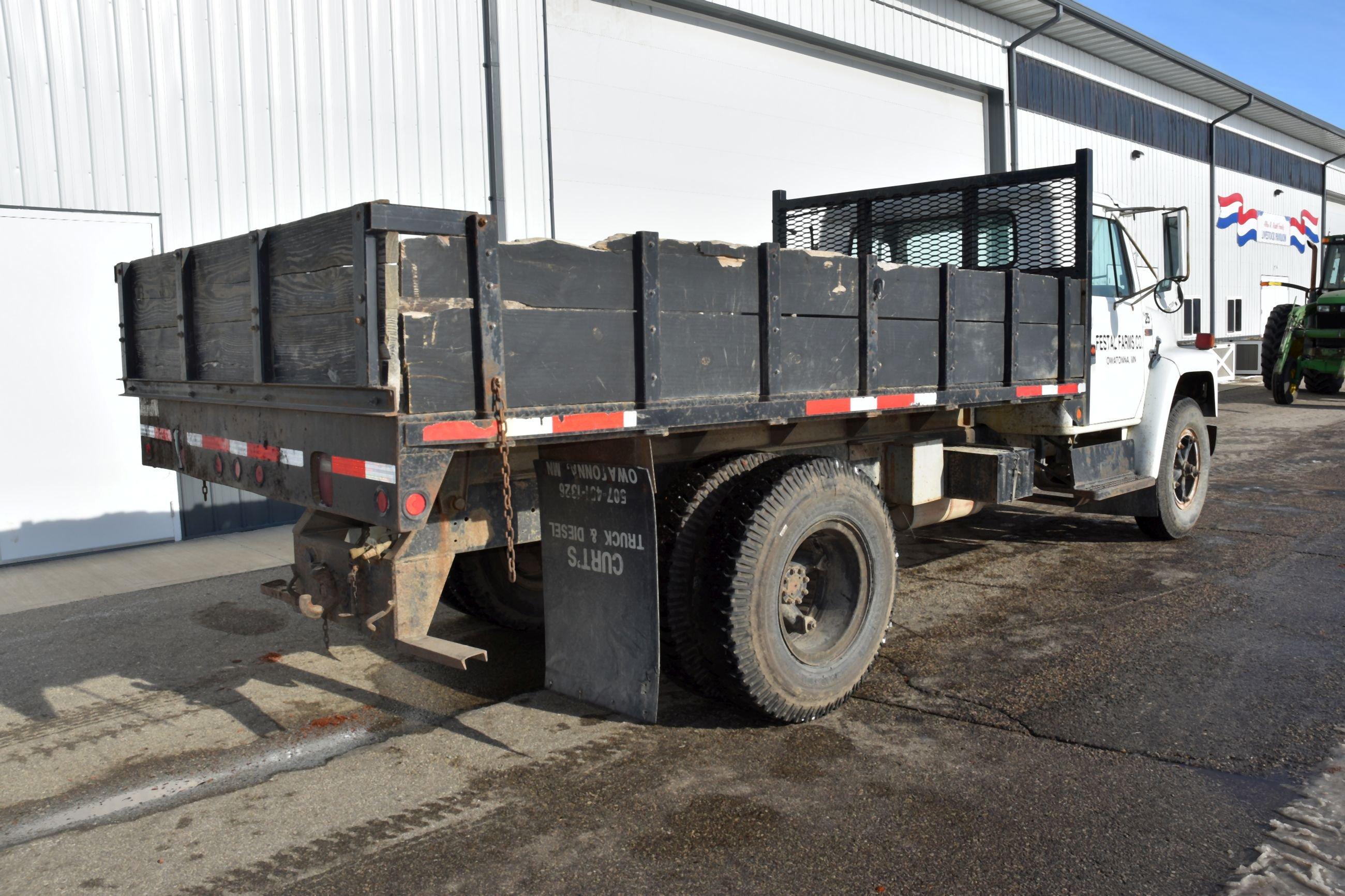 1987 IHC S1900 Straight Truck, Single Axle, 5x2 Speed, 466 Diesel, 14’ Box & Hoist, Setup As Contrac