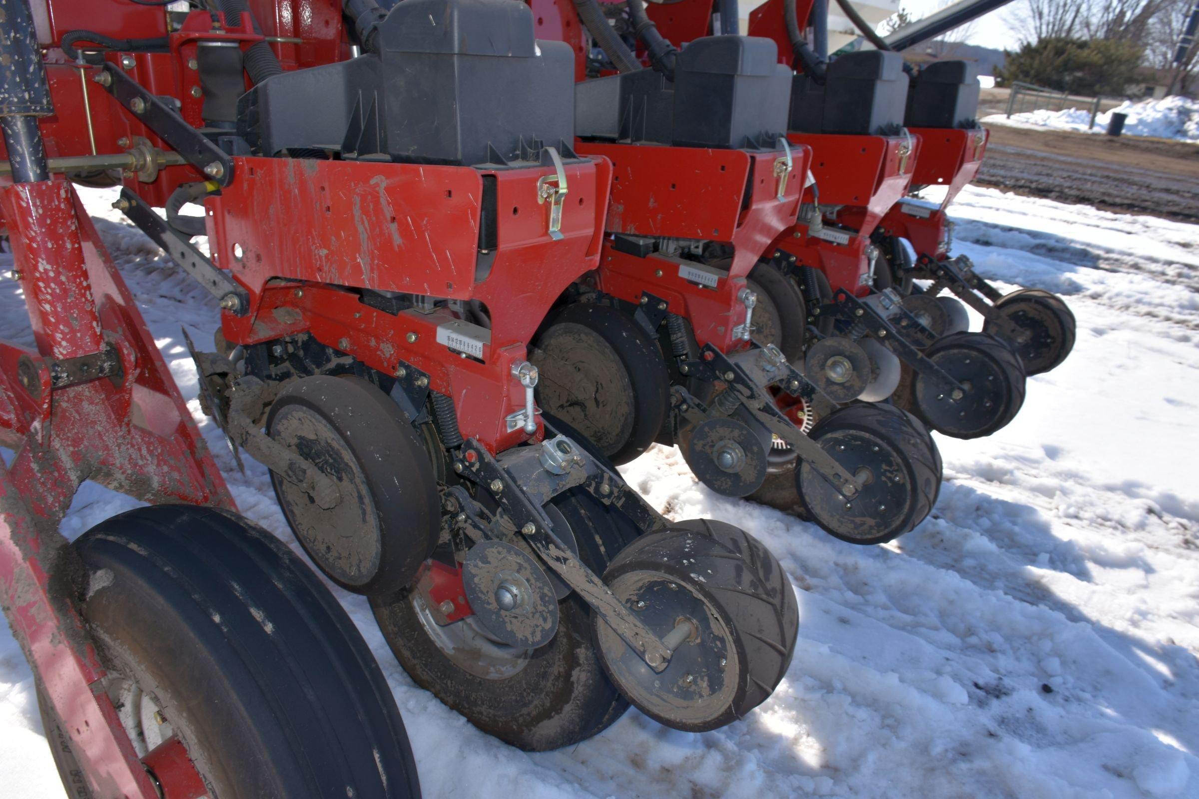 2015 Case IH 1255 Planter, 16 Row 30’’, Center