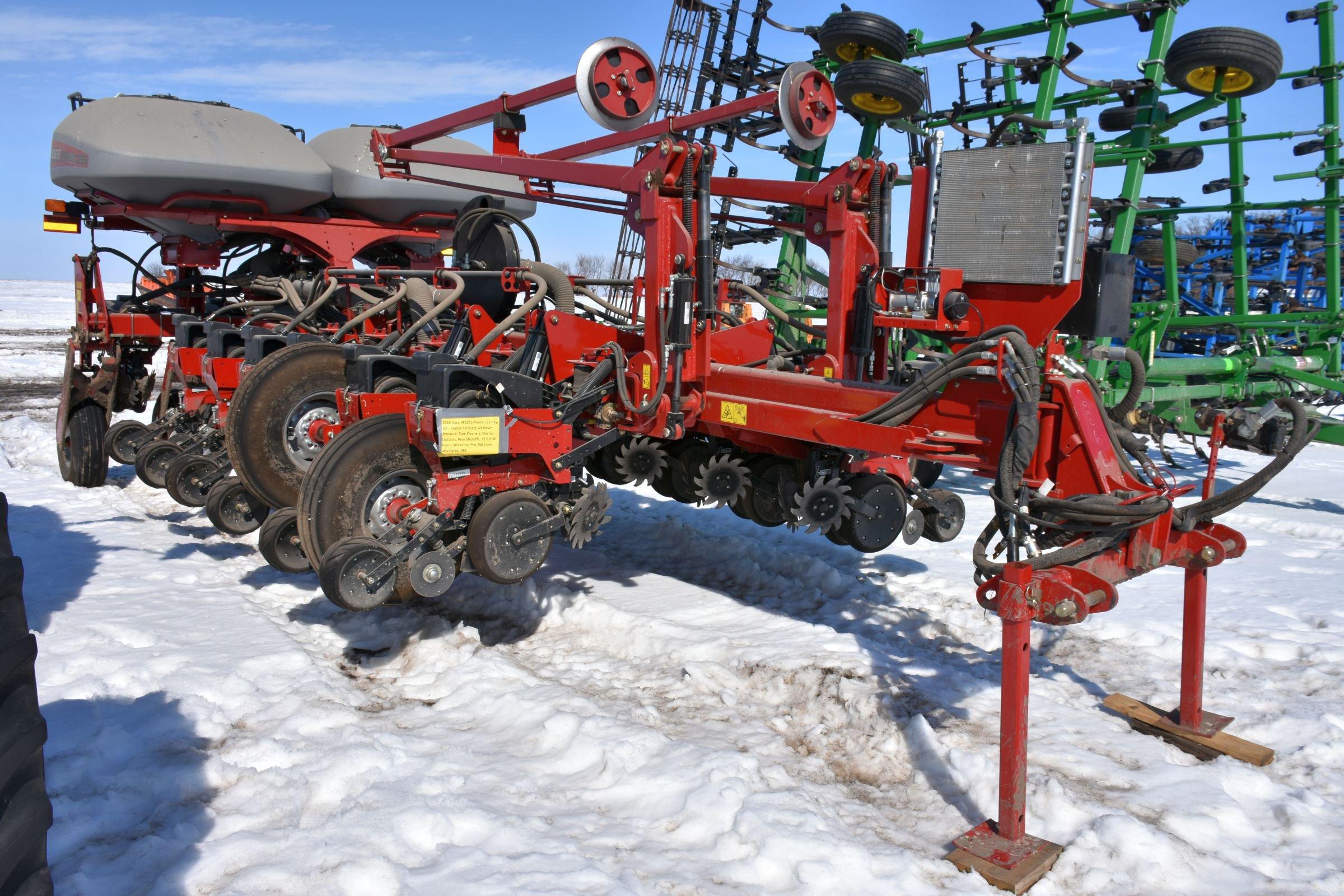 2015 Case IH 1255 Planter, 16 Row 30’’, Center