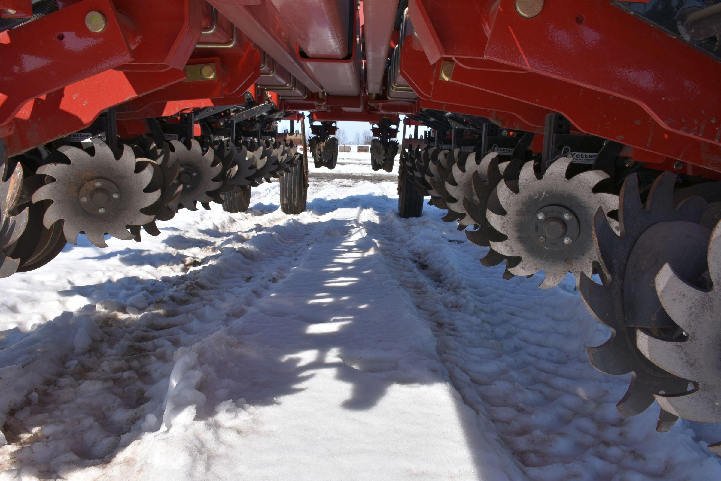 2015 Case IH 1255 Planter, 16 Row 30’’, Center