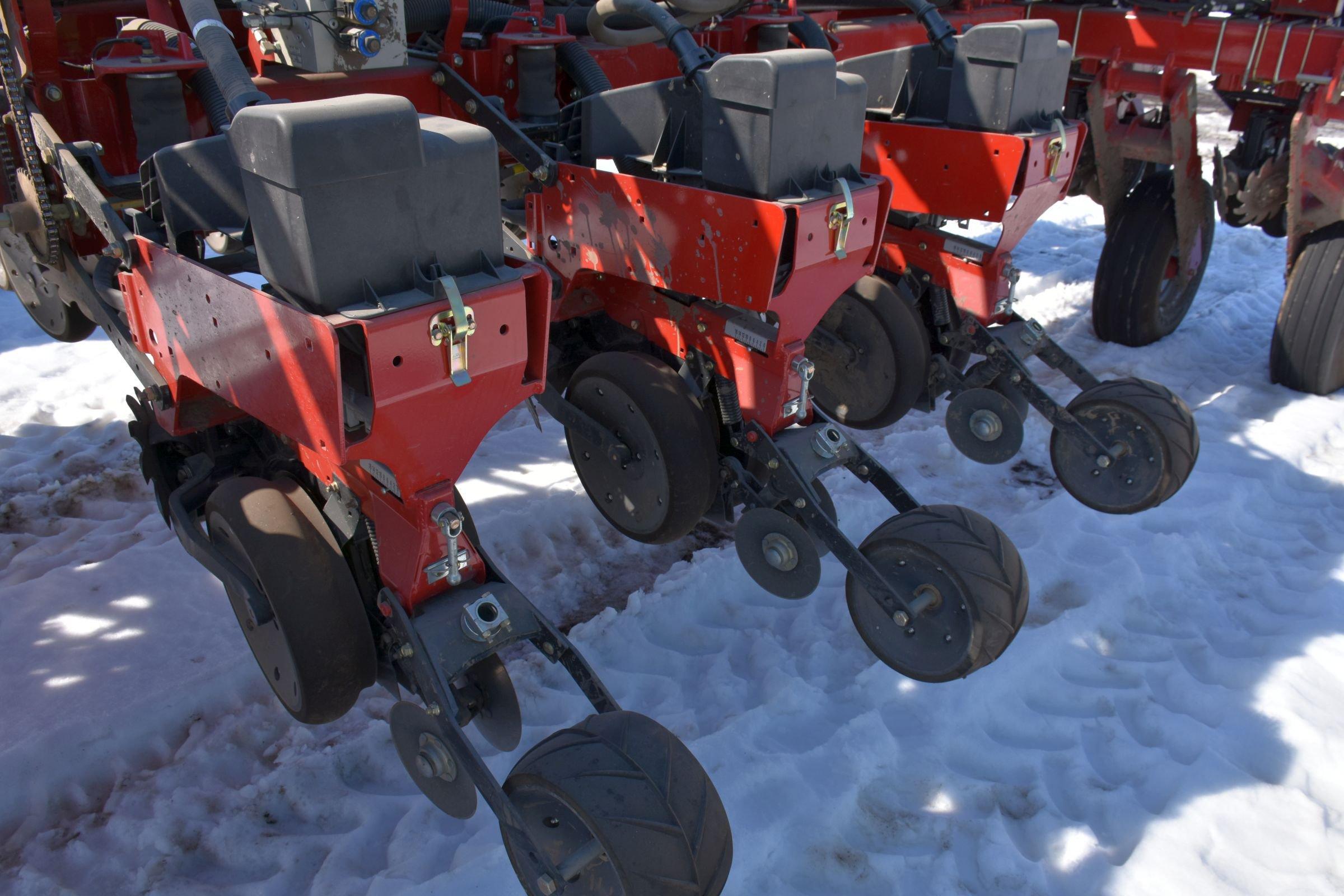 2015 Case IH 1255 Planter, 16 Row 30’’, Center