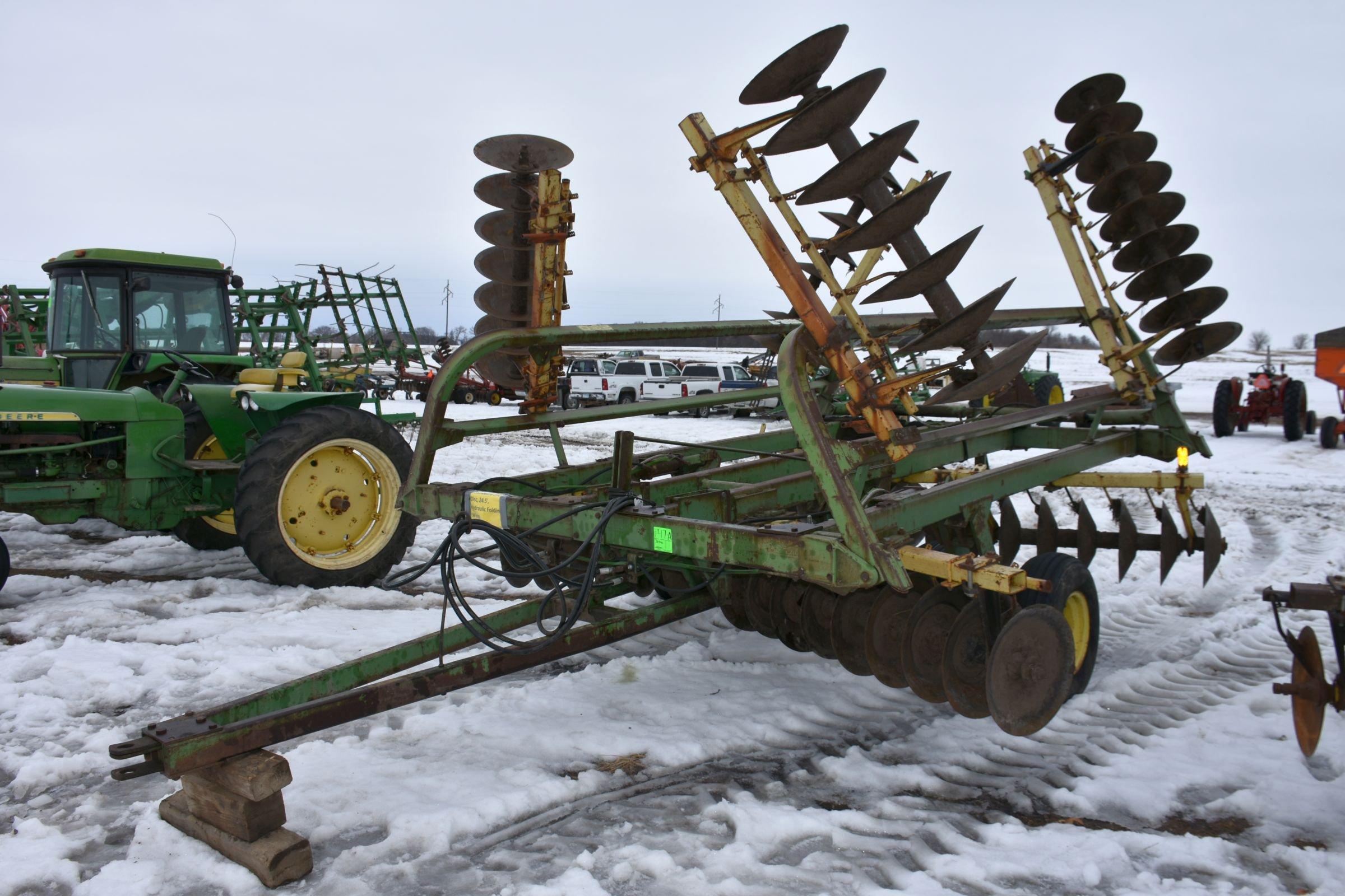 John Deere 230 Disc, 24.5'