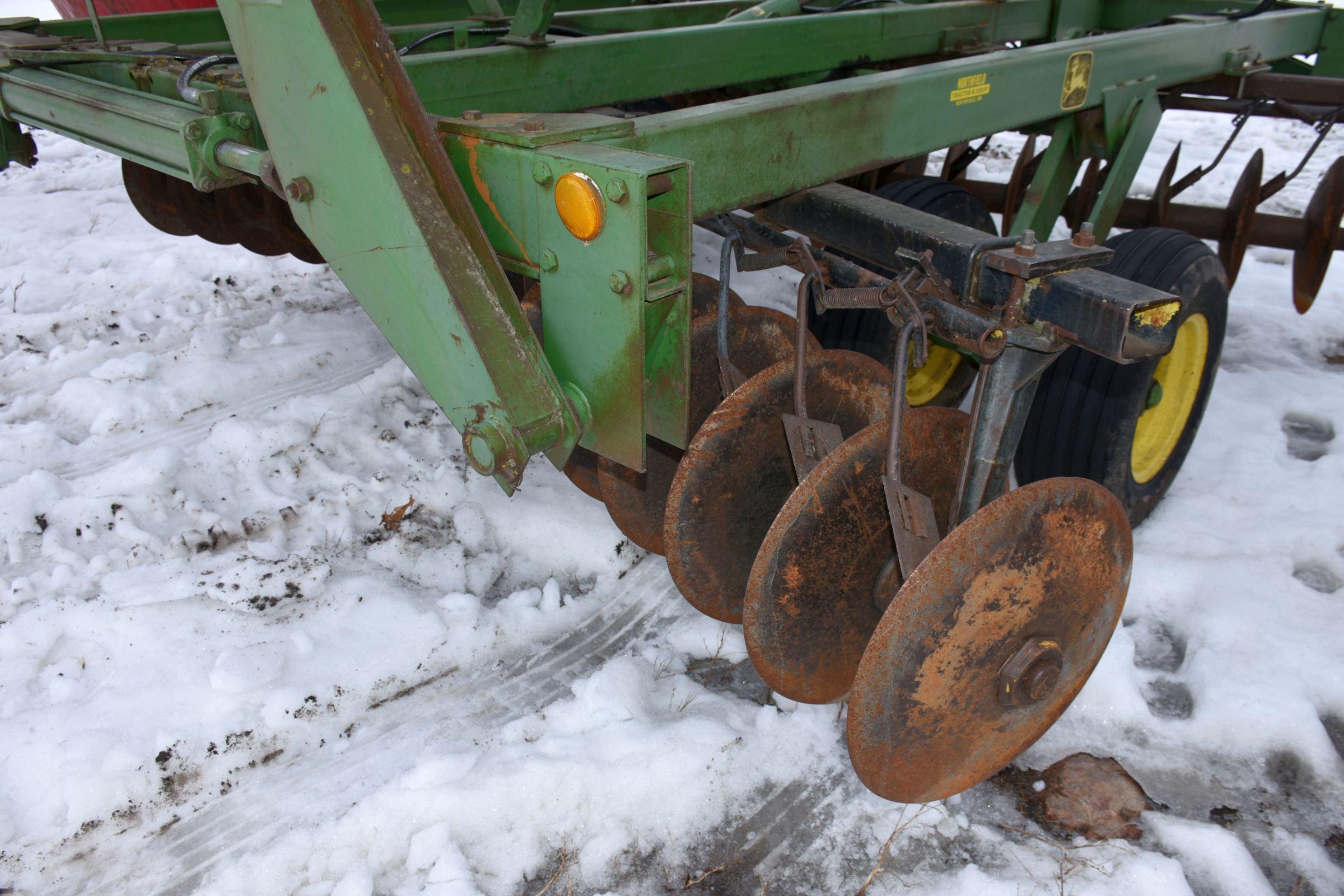 John Deere 230 Disc, 23', Hydraulic Folding Wings