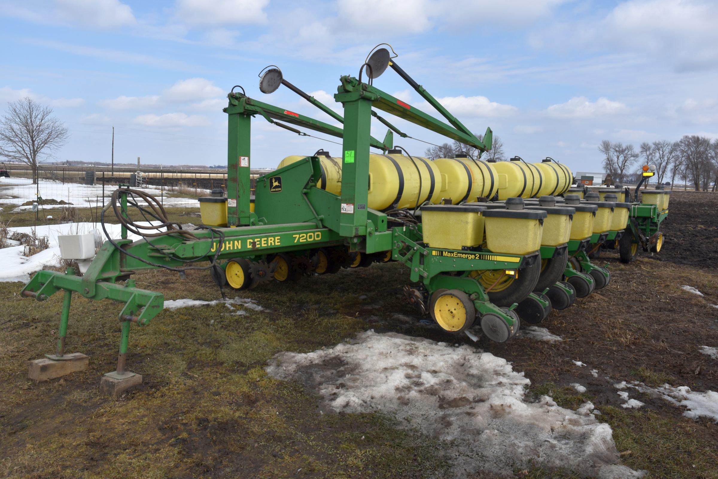 John Deere 7200 Planter, 16 Row 30”, Front Fold, Liquid Fertilizer, 8 Fertilizer Tanks, Row Cleaners