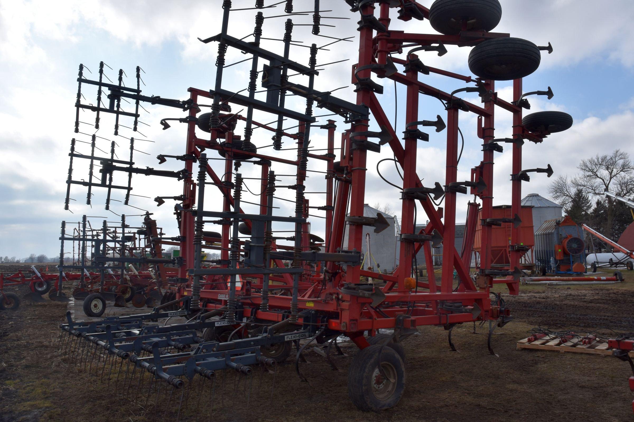 Case IH 4300 Field Cultivator, 38.5’, 4 Bar Harrow, Walking Tandems, Hitch Has Been Welded