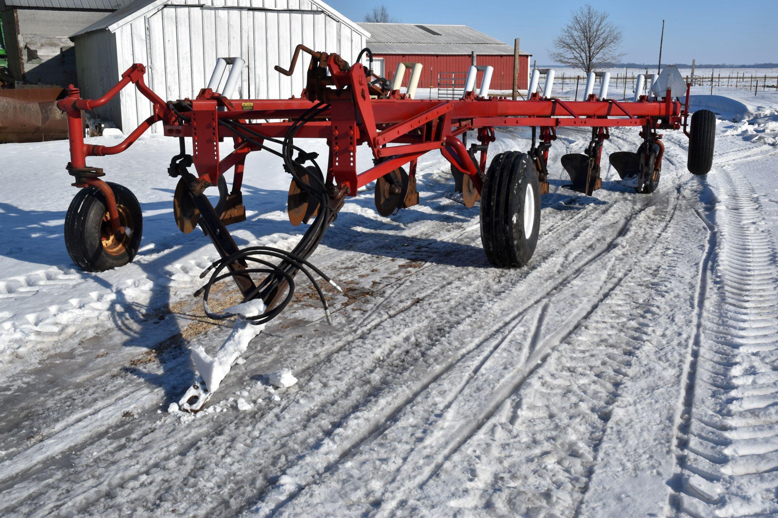 IHC 700 Plow 7x18’s, Auto Reset, On-Land Hitch, Coulters
