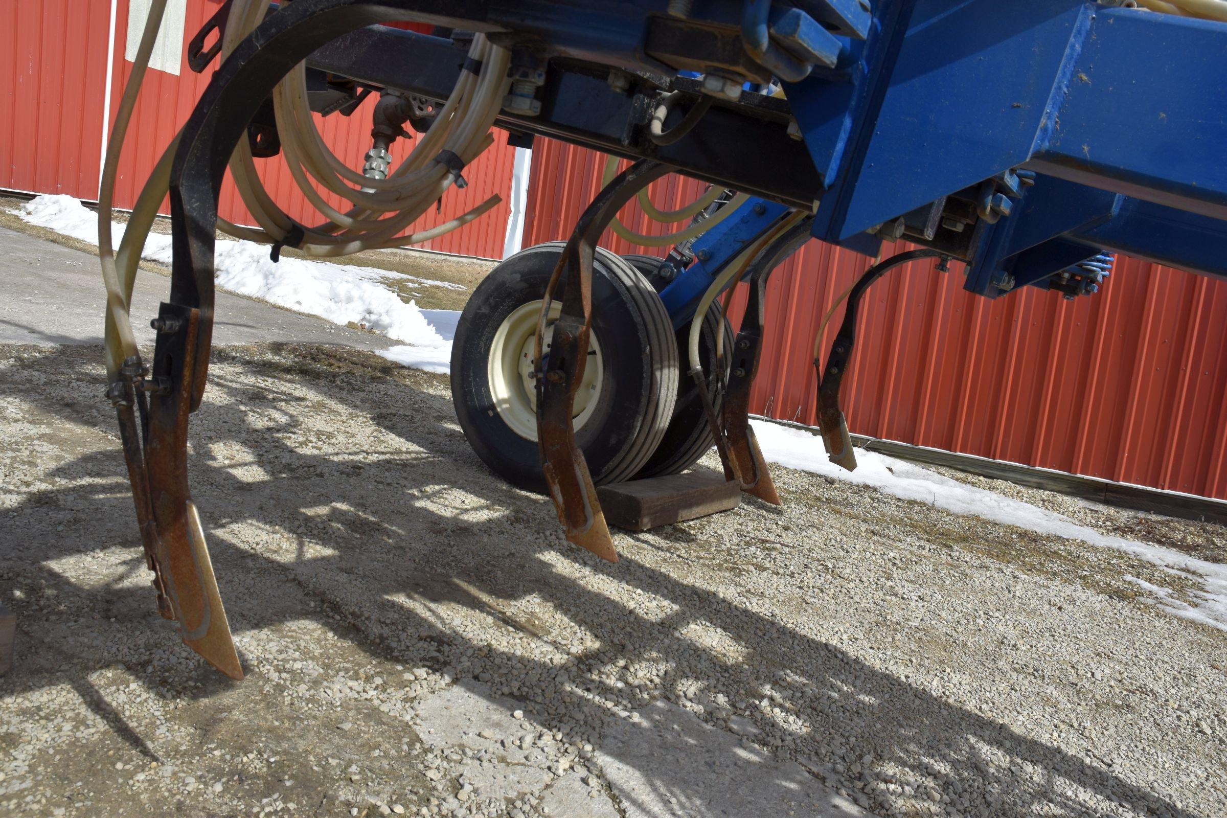 Blue Jet Little Huskey 30’ 11 Shank Anhydrous Pull Type Applicator, NH# Super Cooler, Radar, Very Go