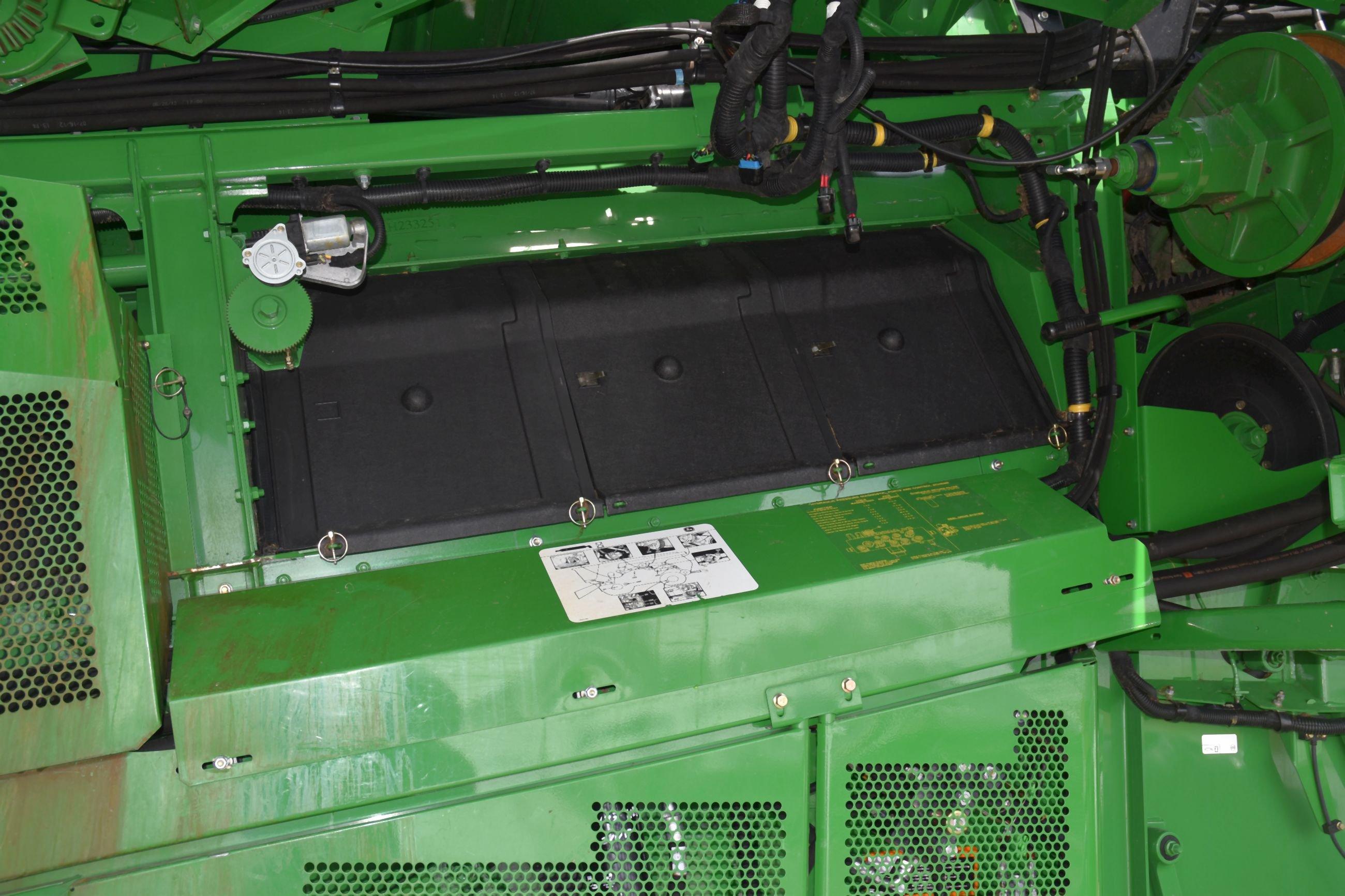 2012 John Deere S660 Combine, 804 Separator Hours, 1233 Engine Hours, 800/70R32 Tires At 95%, Green