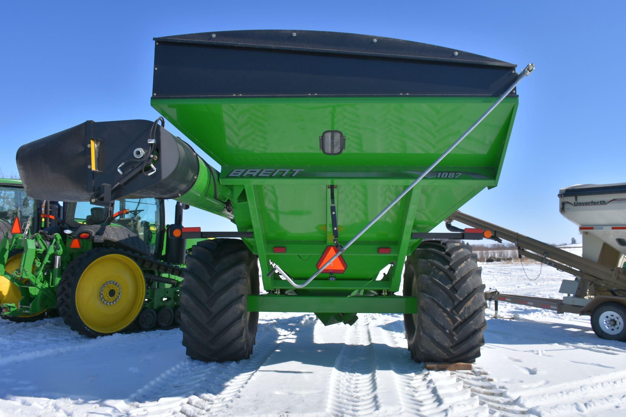 2012 Brent 1082 Grain Cart, 900-60-32 Tires, Roll Tarp, Backup Camera, Scale, 1000 PTO, Hyd. Spout,