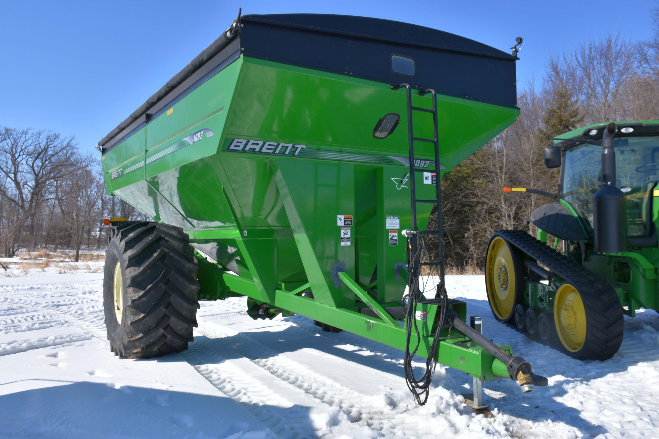 2012 Brent 1082 Grain Cart, 900-60-32 Tires, Roll Tarp, Backup Camera, Scale, 1000 PTO, Hyd. Spout,