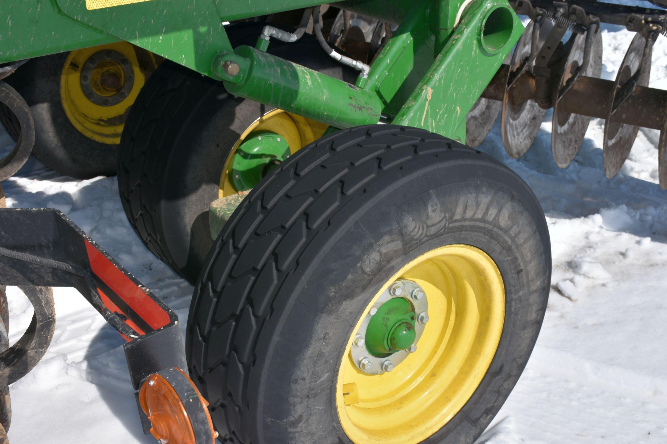 2013 John Deere 2623 Vertical Tillage 40.8”, Rock Flex Gangs, Hydraulic Down Pressure, Rolling Baske