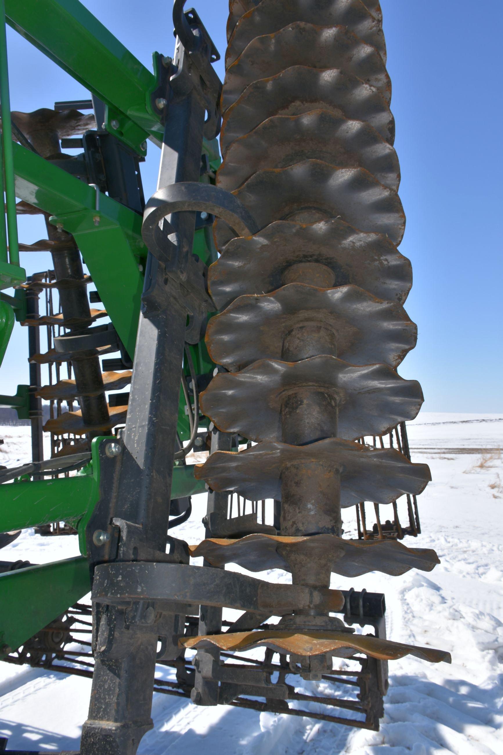 2013 John Deere 2623 Vertical Tillage 40.8”, Rock Flex Gangs, Hydraulic Down Pressure, Rolling Baske