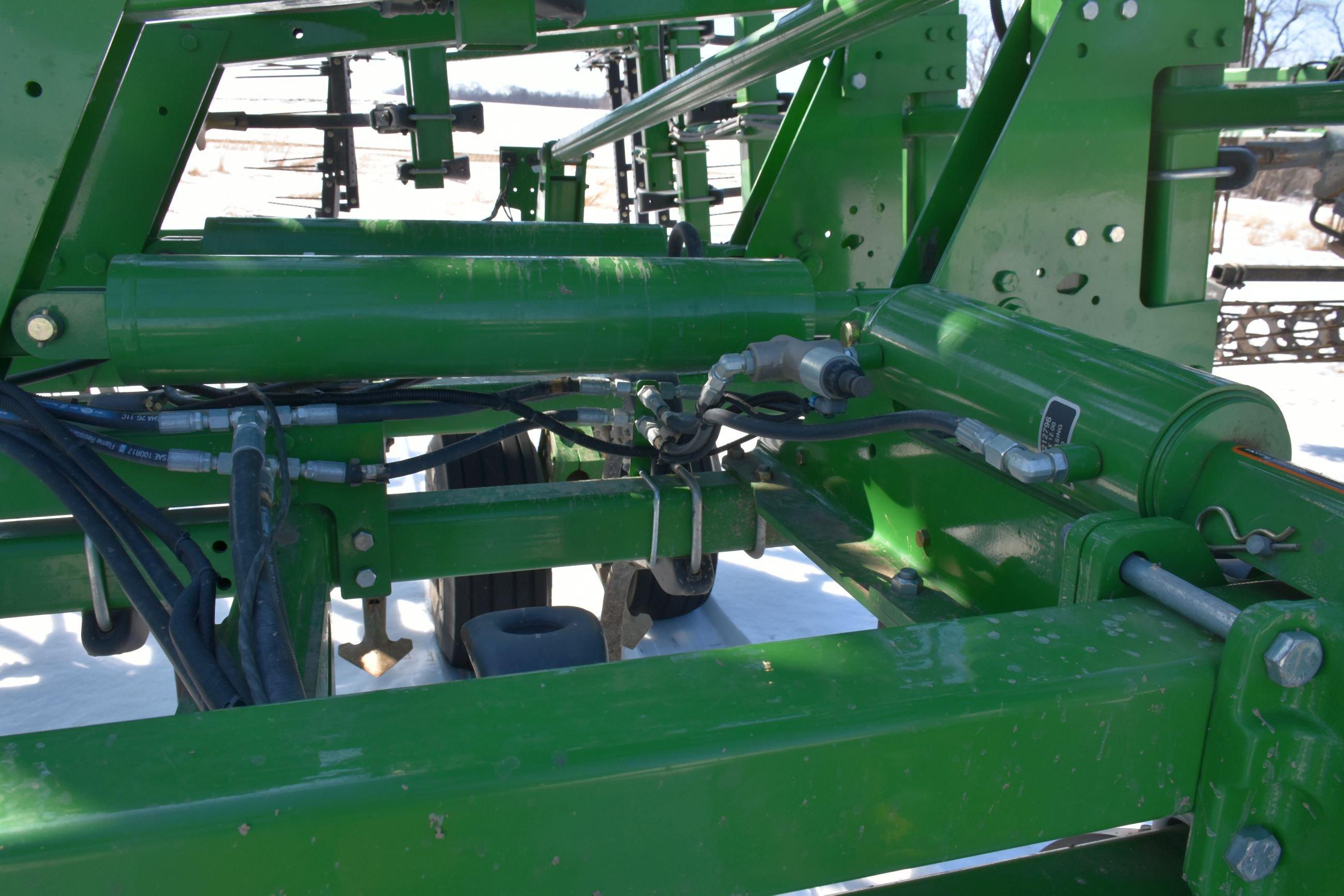 2013 John Deere 2210 Field Cultivator, 64.5’ 4 Bar Tine Harrow, 7.5” Sweeps 90%, Double Fold, Gauge