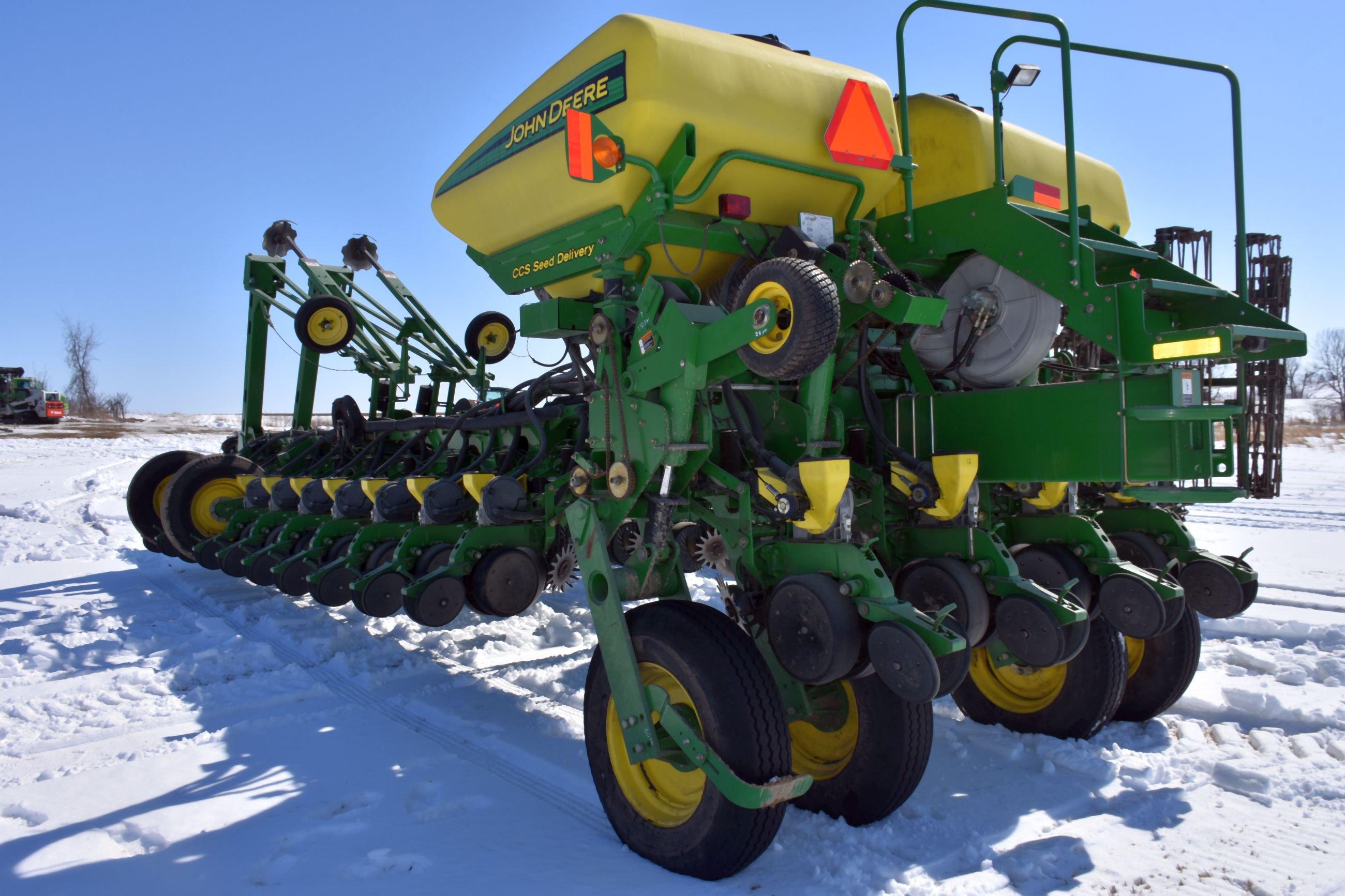 John Deere 1770 NT Planter CCS, 24 Row 30” Pro Shaft Drive Planter Units, Air Down Force, Row Cleane