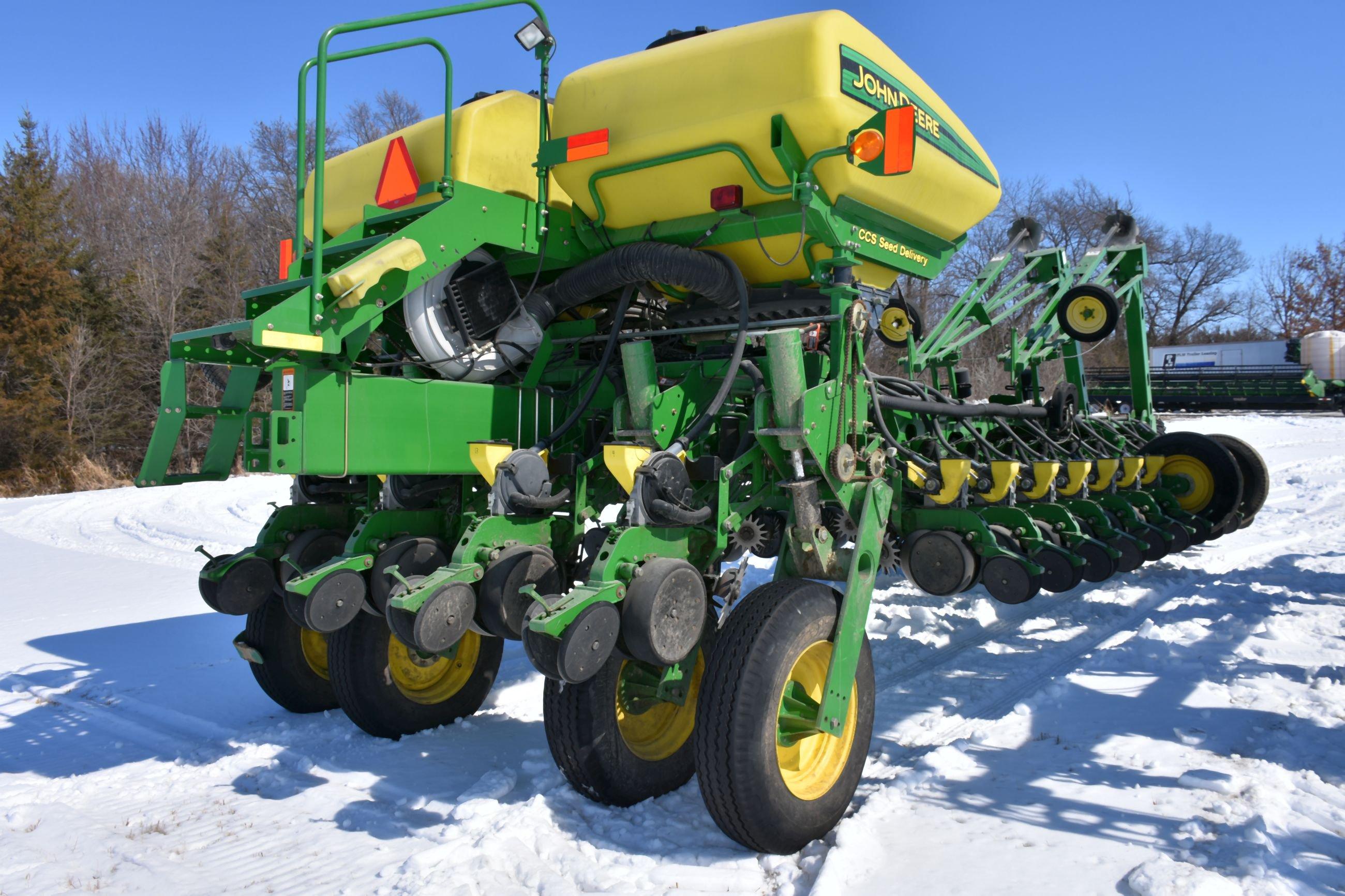 John Deere 1770 NT Planter CCS, 24 Row 30” Pro Shaft Drive Planter Units, Air Down Force, Row Cleane