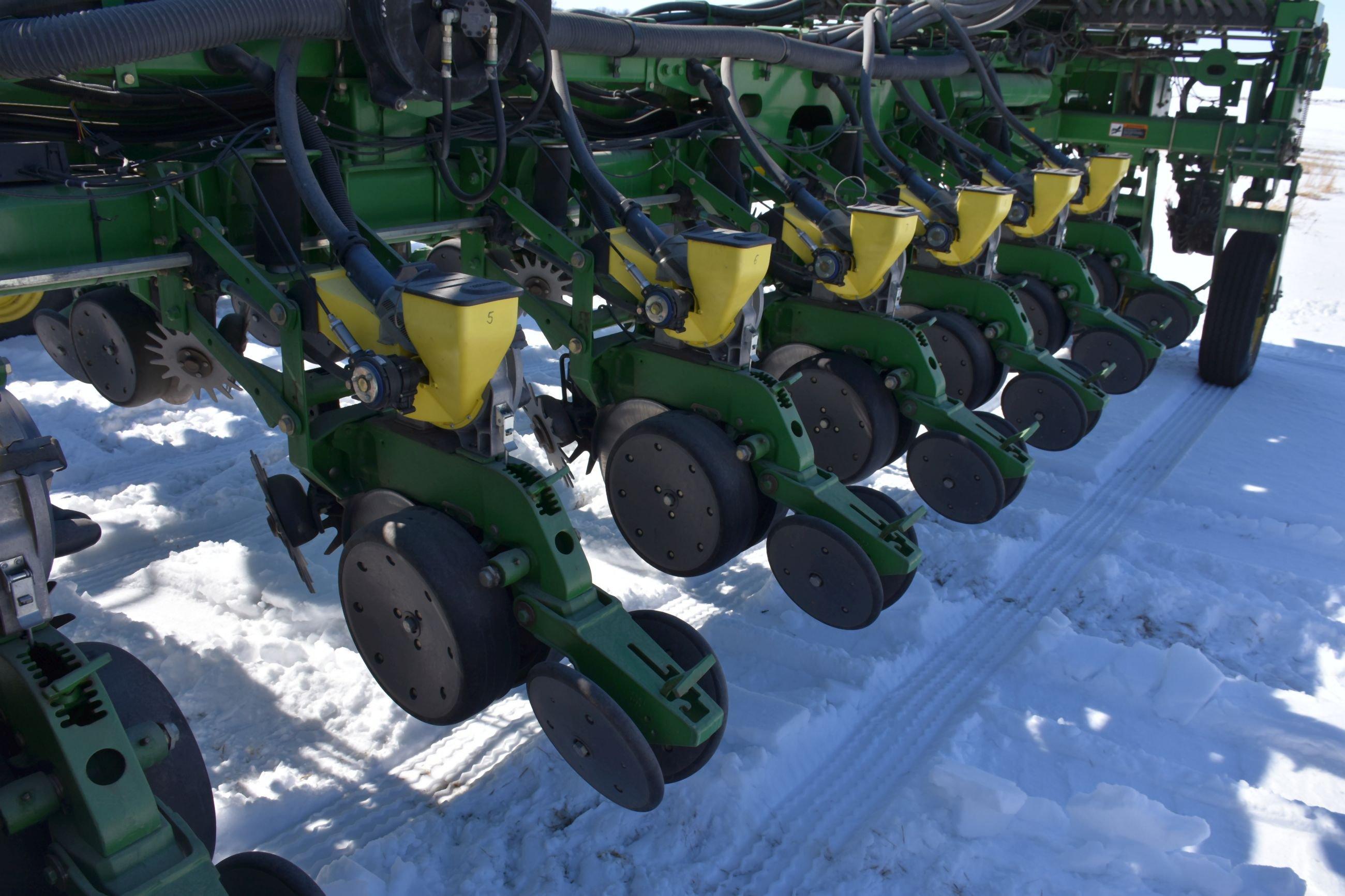 John Deere 1770 NT Planter CCS, 24 Row 30” Pro Shaft Drive Planter Units, Air Down Force, Row Cleane