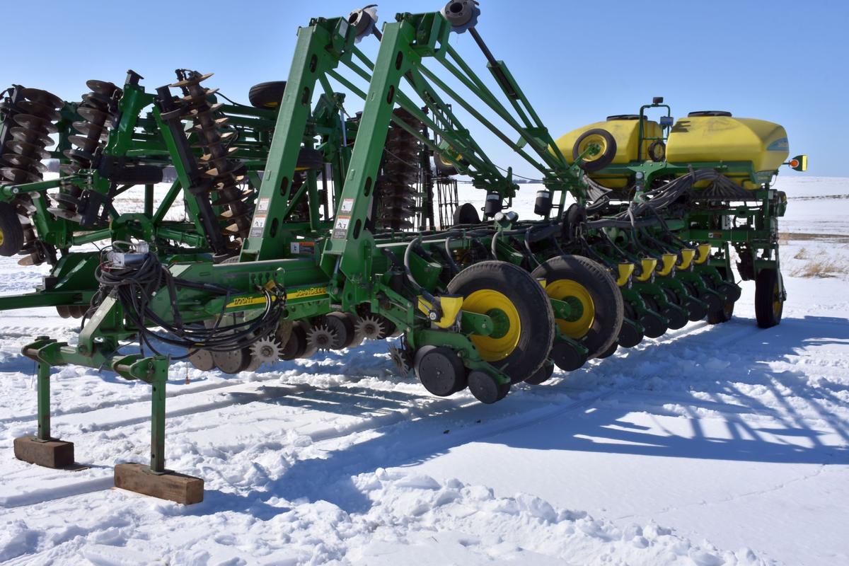 John Deere 1770 NT Planter CCS, 24 Row 30” Pro Shaft Drive Planter Units, Air Down Force, Row Cleane