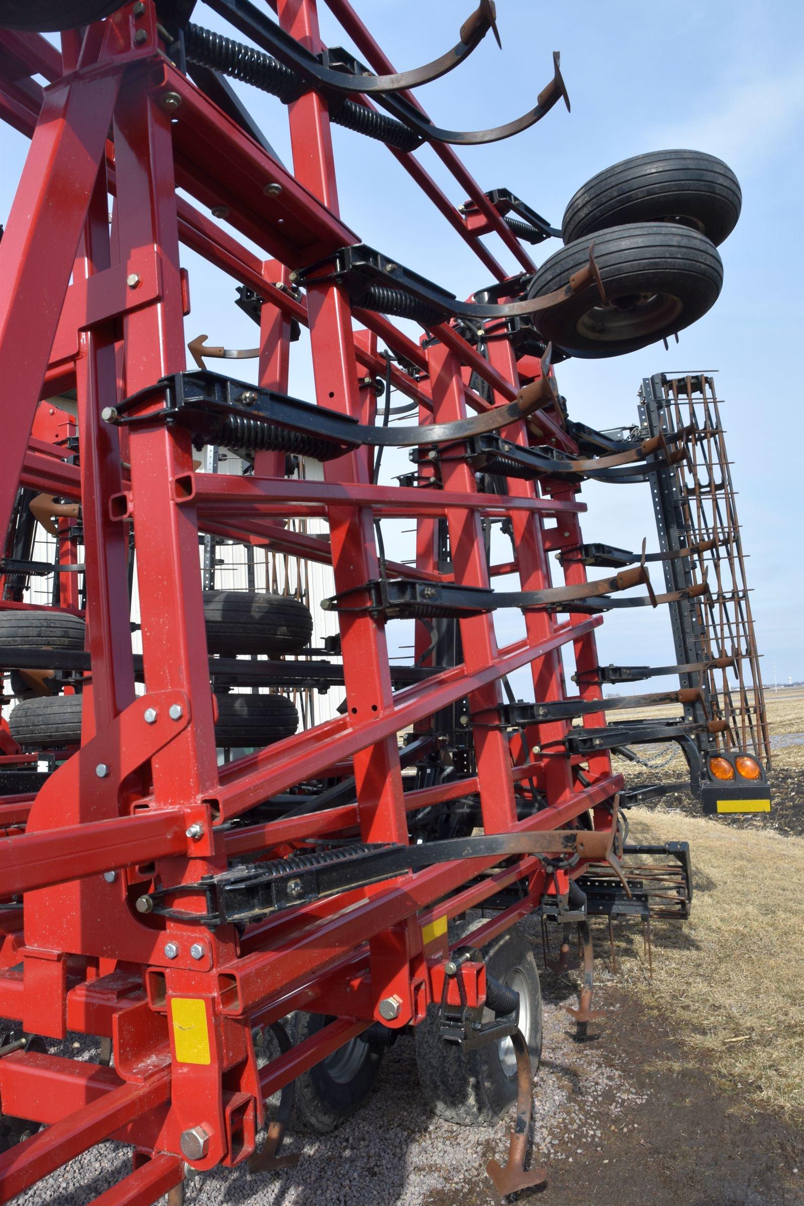 2013 Case IH Tiger Mate II 200 Field Cultivator, Double Fold, 2 Bar Harrow, Rolling Basket,