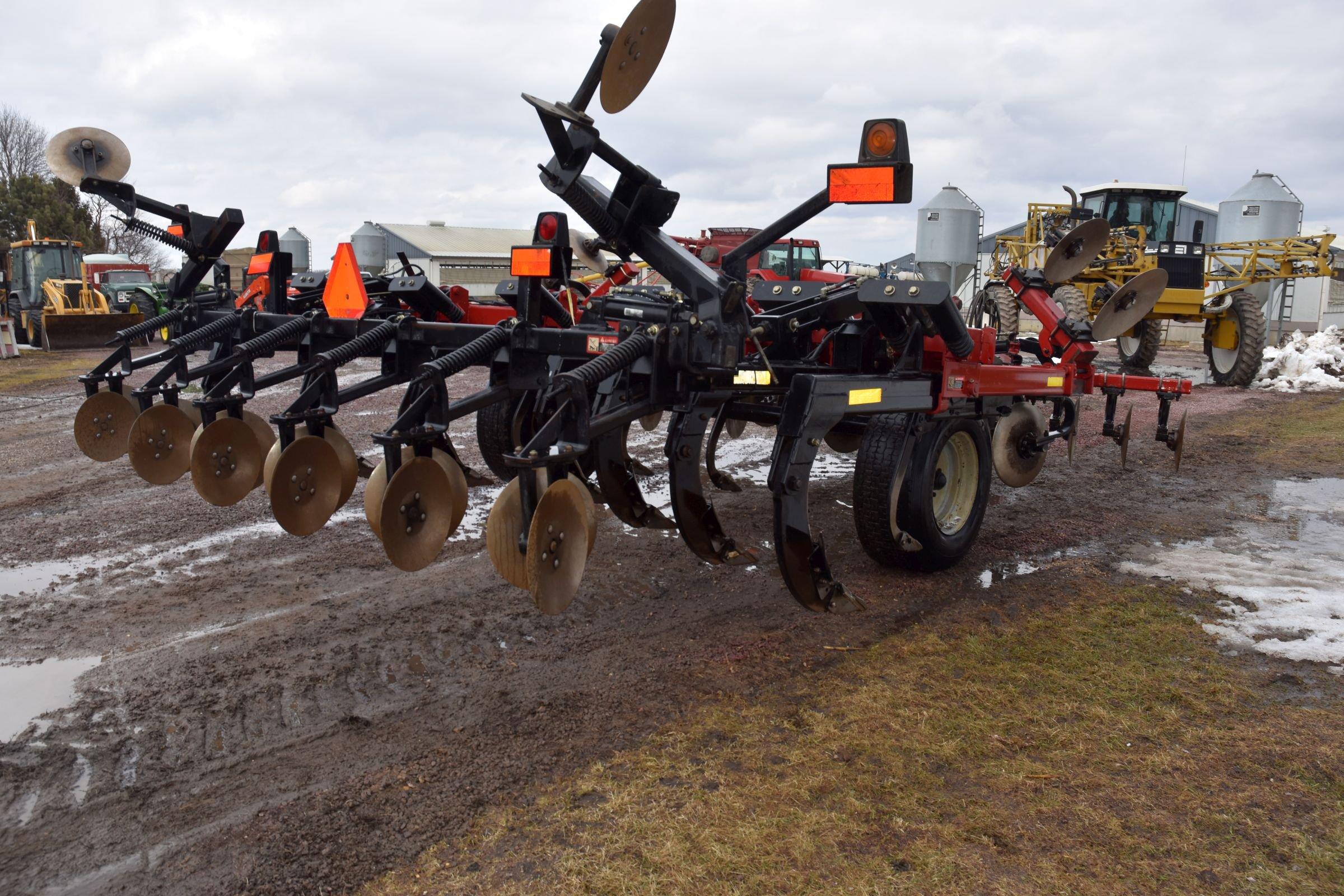 2004 Case IH Ecolo-Tiger 730B Ripper, Lead Shanks, 7 Shank, Double Disc Front Flex Gangs, Rear Disc