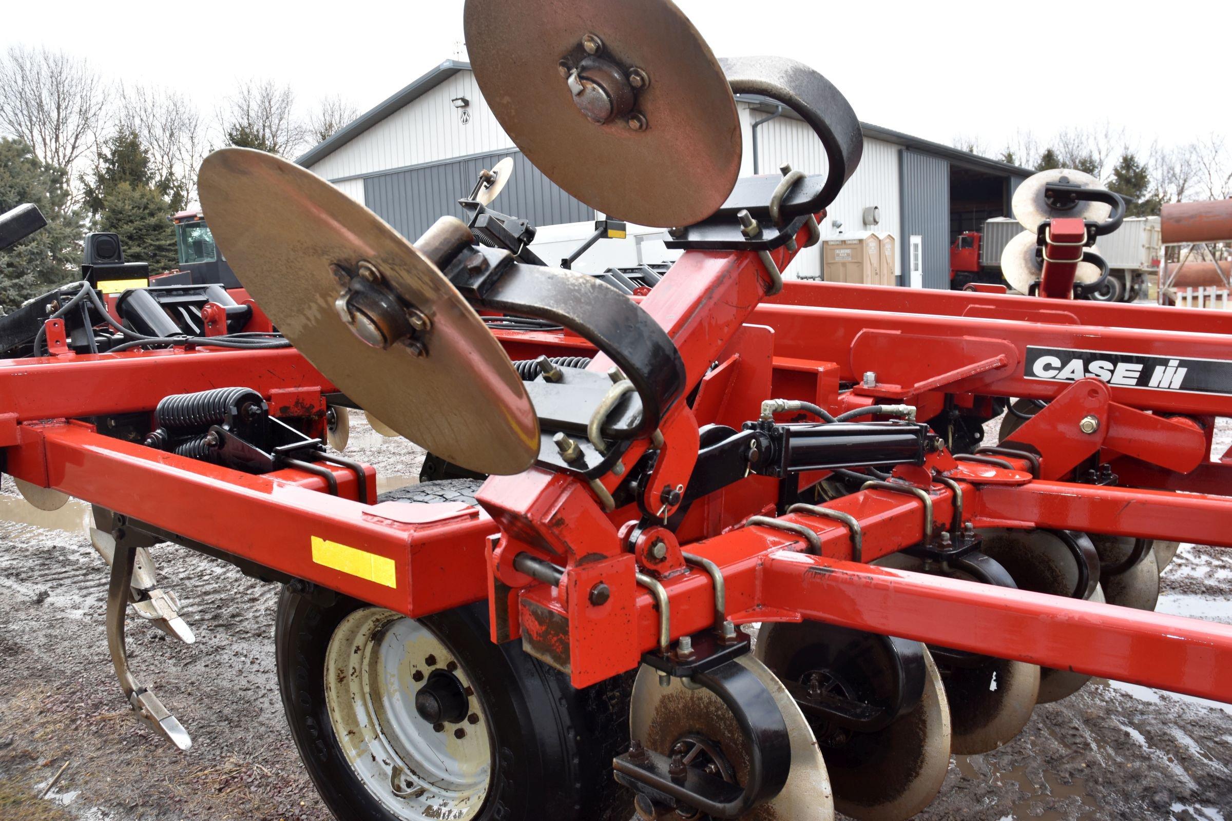 2004 Case IH Ecolo-Tiger 730B Ripper, Lead Shanks, 7 Shank, Double Disc Front Flex Gangs, Rear Disc