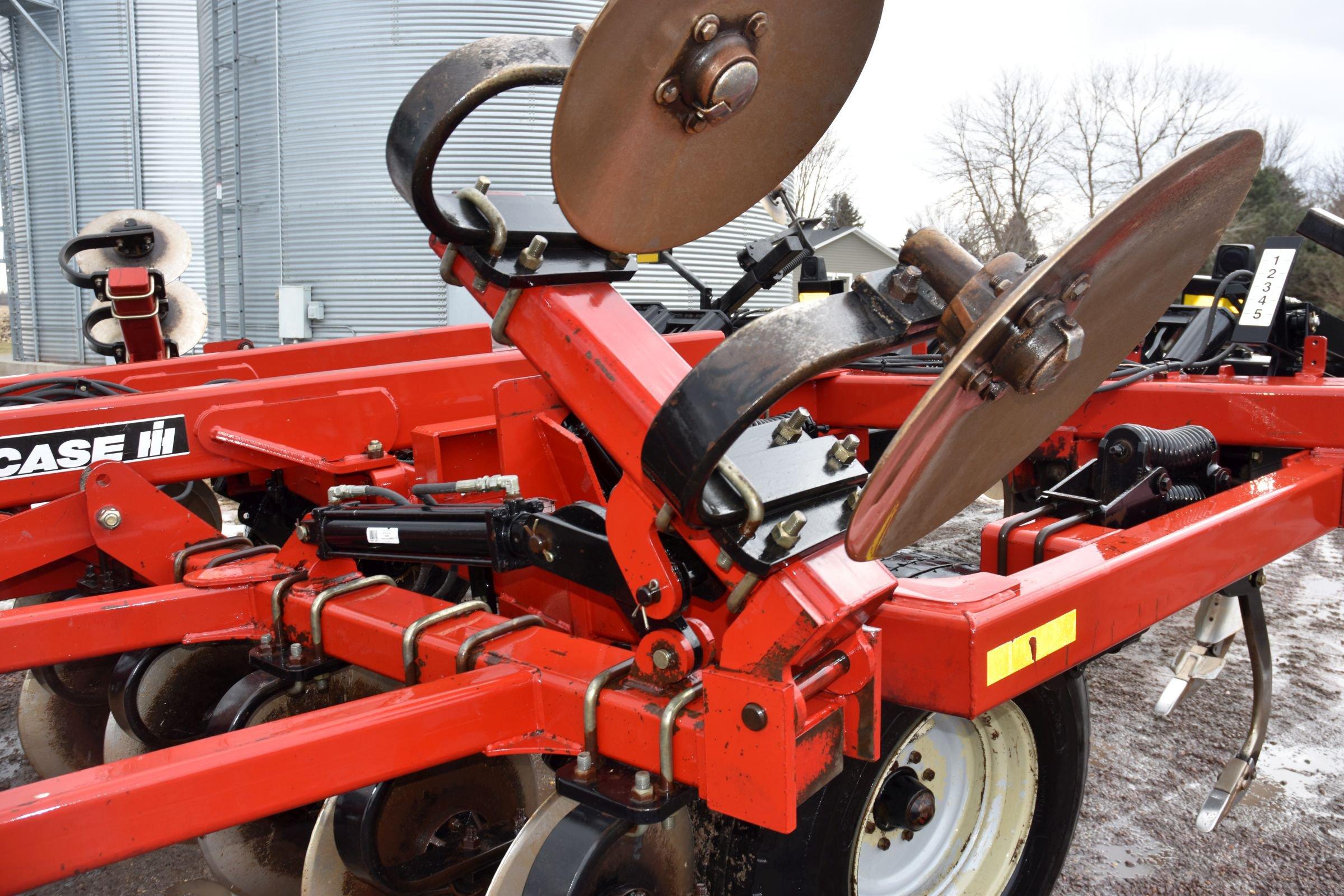 2004 Case IH Ecolo-Tiger 730B Ripper, Lead Shanks, 7 Shank, Double Disc Front Flex Gangs, Rear Disc