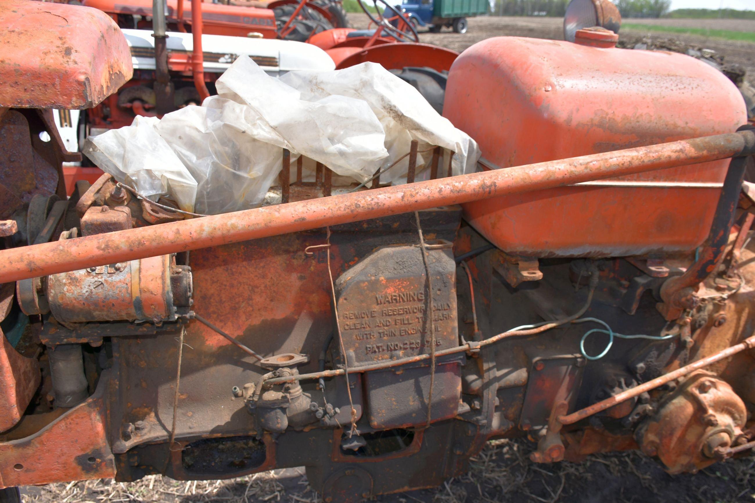 1948 Case DC Tractor, Narrow Front, Fenders, Missing Hood, Parts Tractor, Missing Head SN: 421815DC