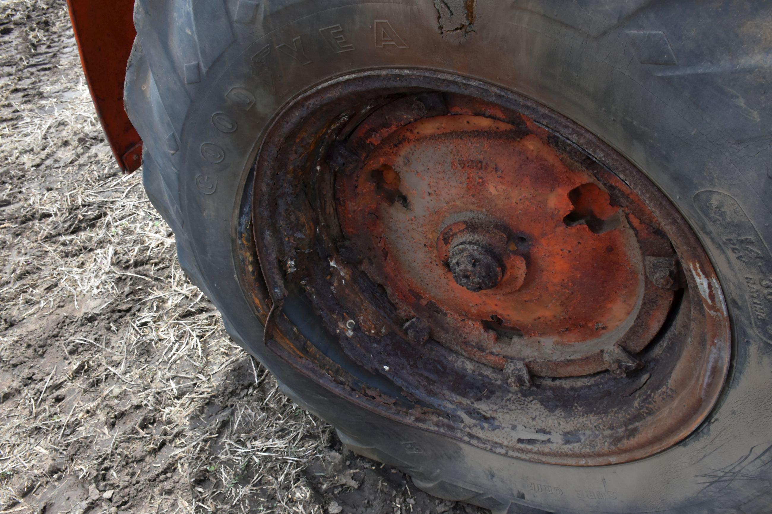 Case Model LA Standard Tractor, Wide Front, Running, PTO, Does Have Hood And Airstack, Runs Good, SN