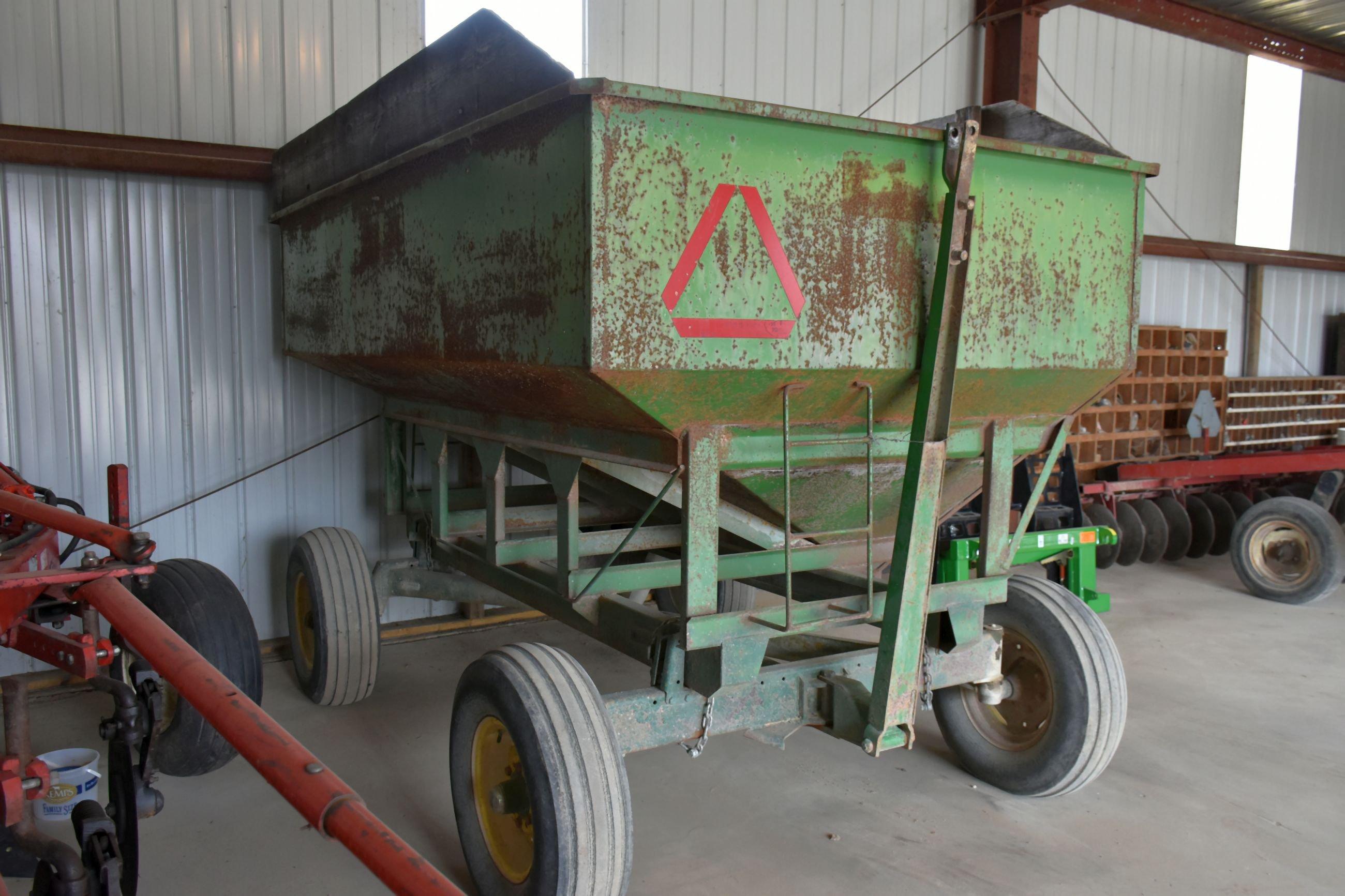 150 Bushel Gravity Flow Box With Running Gear