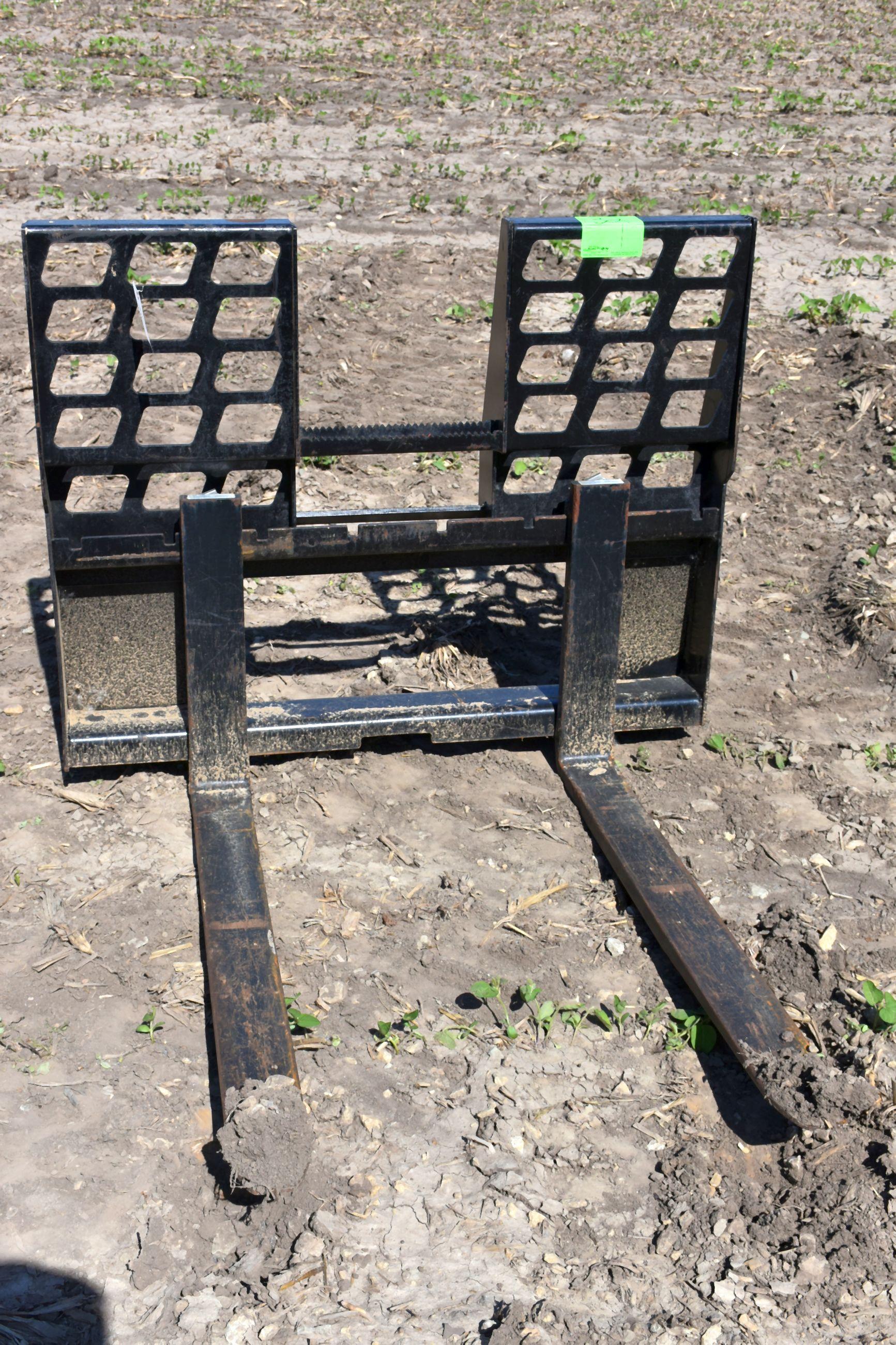 Set of Pallet Forks 42" with Universal Skid Loader Plate