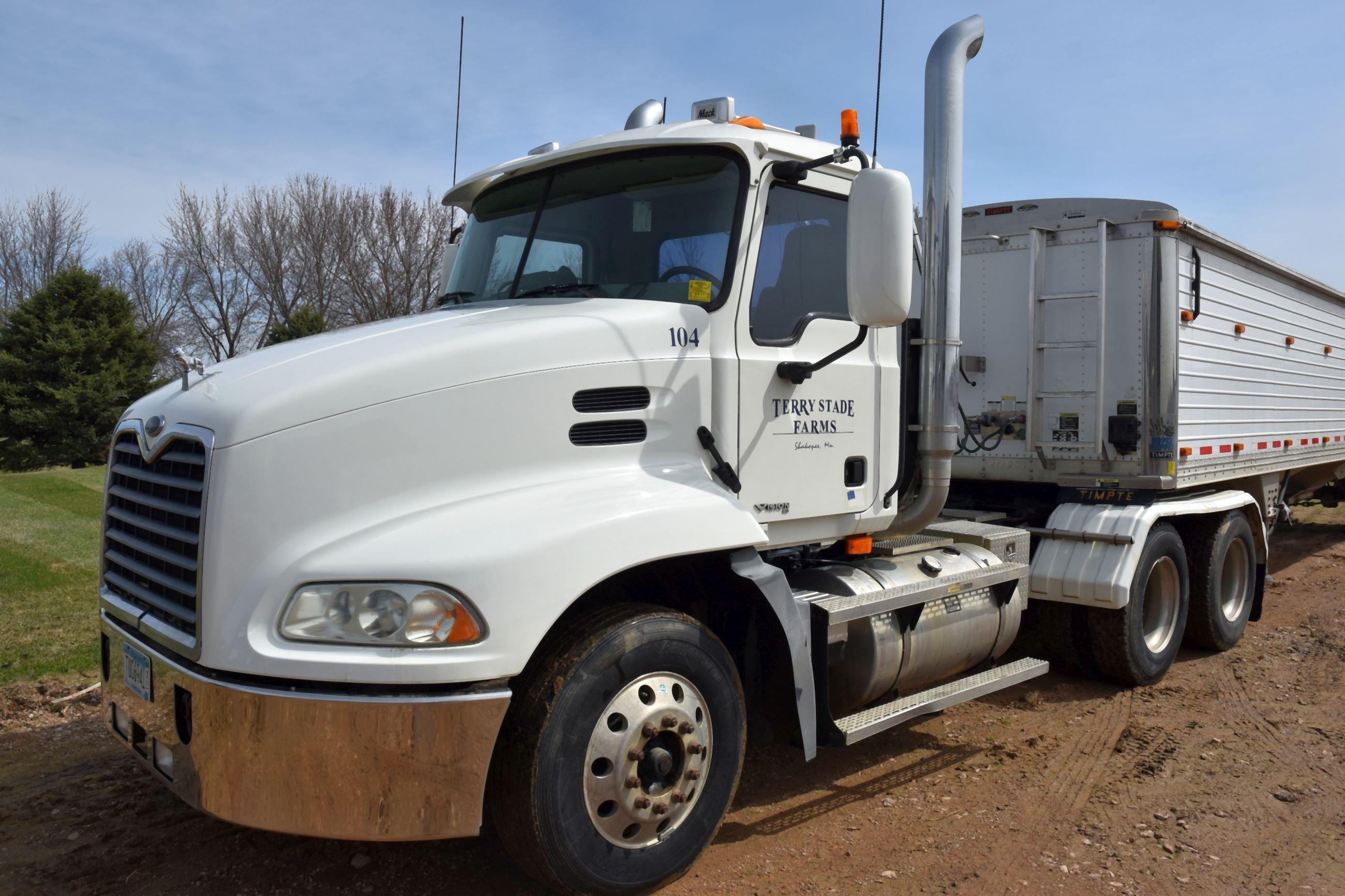 2004 Mack CX613 Vision Day Cab Semi With 29,500 One Owner Miles, Wet Kit, Mack AC-460 Engine 460HP,