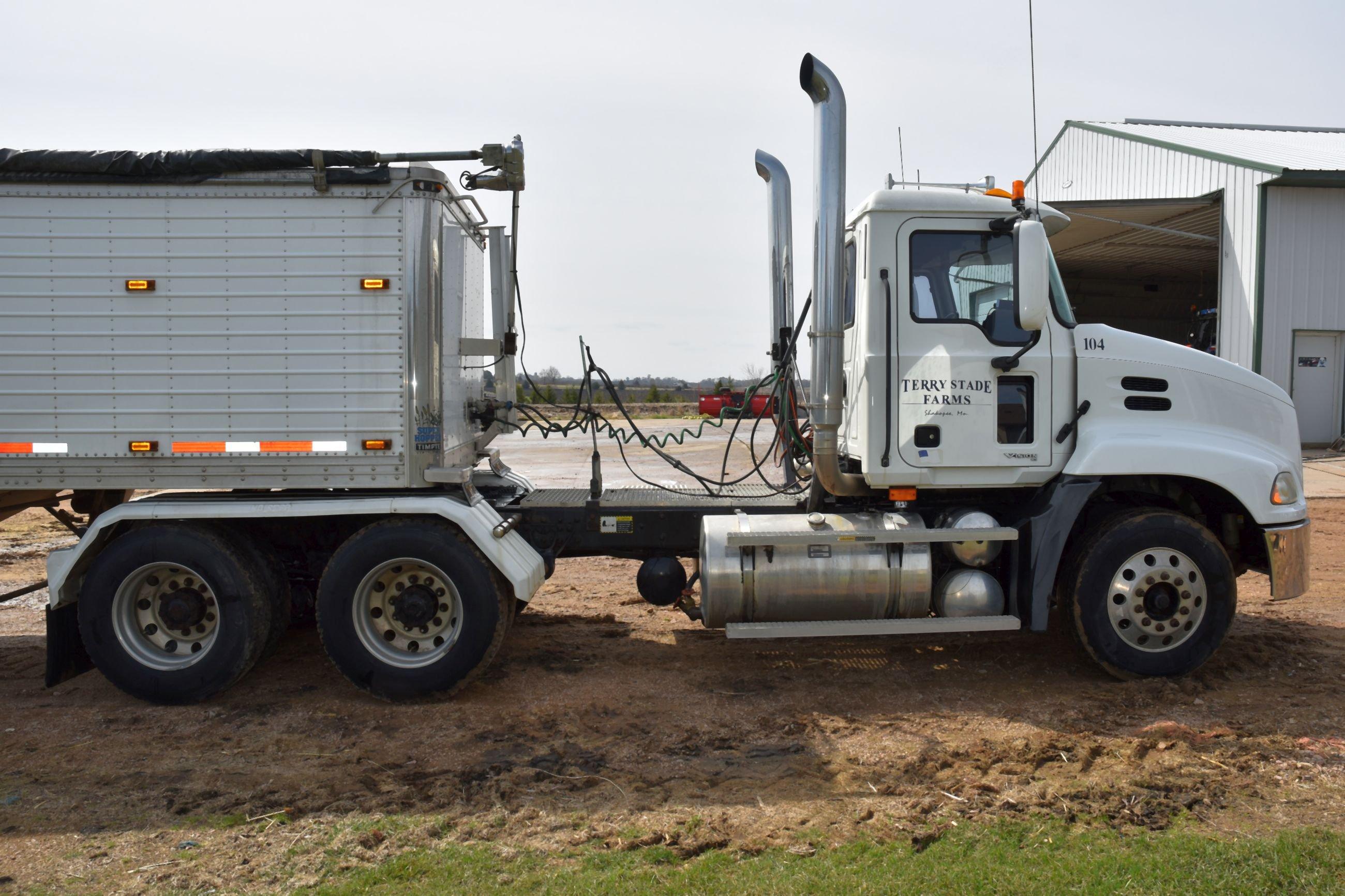 2004 Mack CX613 Vision Day Cab Semi With 29,500 One Owner Miles, Wet Kit, Mack AC-460 Engine 460HP,