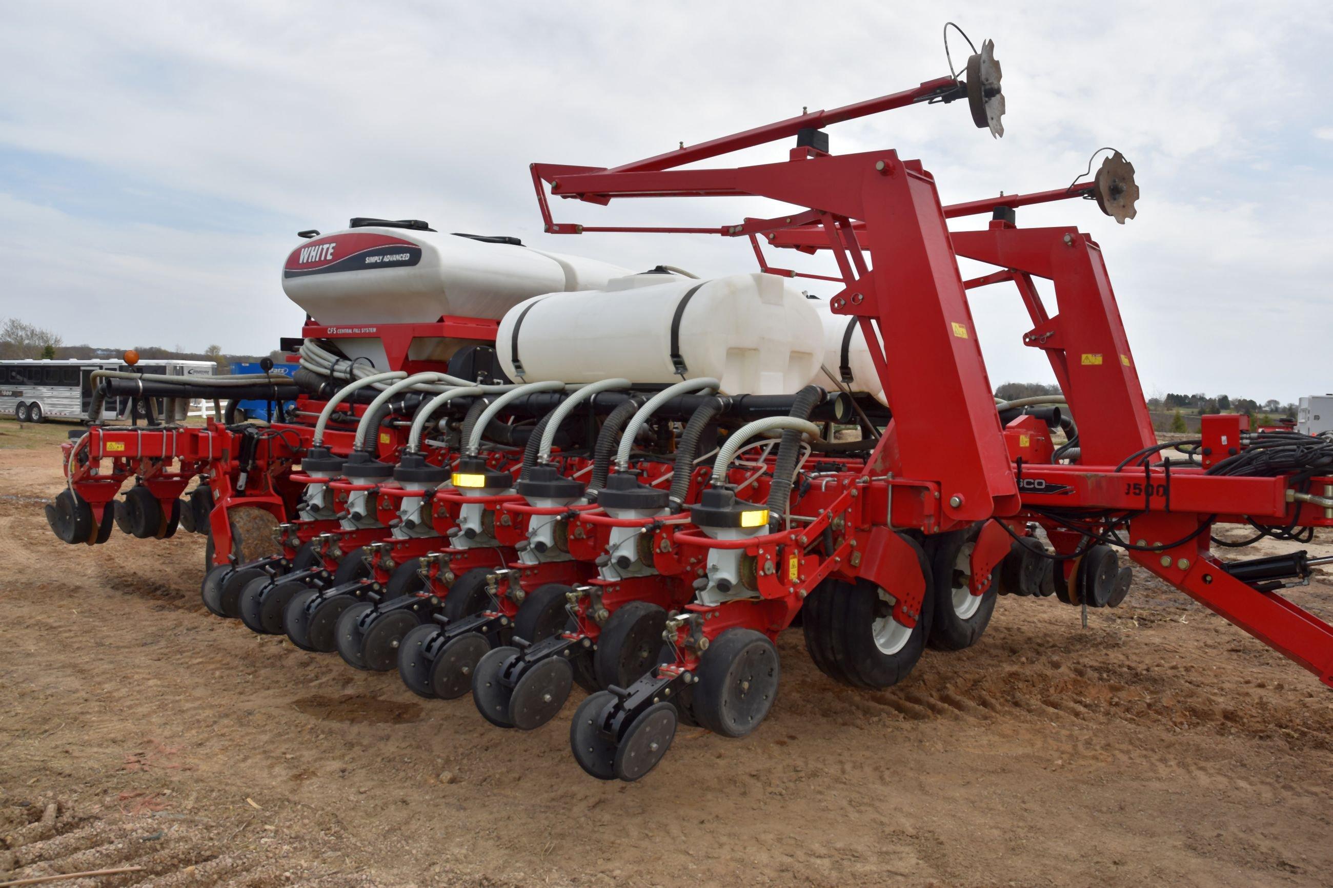 2011 White Agco 8524 Planter CFS, 24 Row 20’’, (2) 200 Gallon Liquid Fertilizer Tanks, Corn And Bean