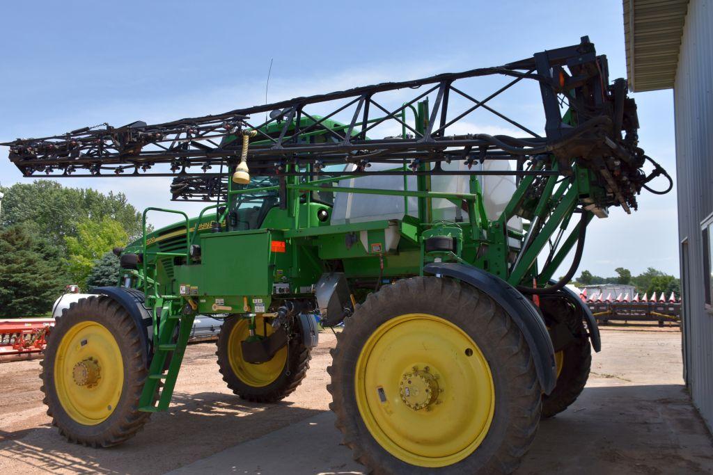 2006 John Deere 4720 Self Propelled Crop Sprayer, 800 Gallon SS, 90’ Booms, 20’’ Spacings, Radar, Fe