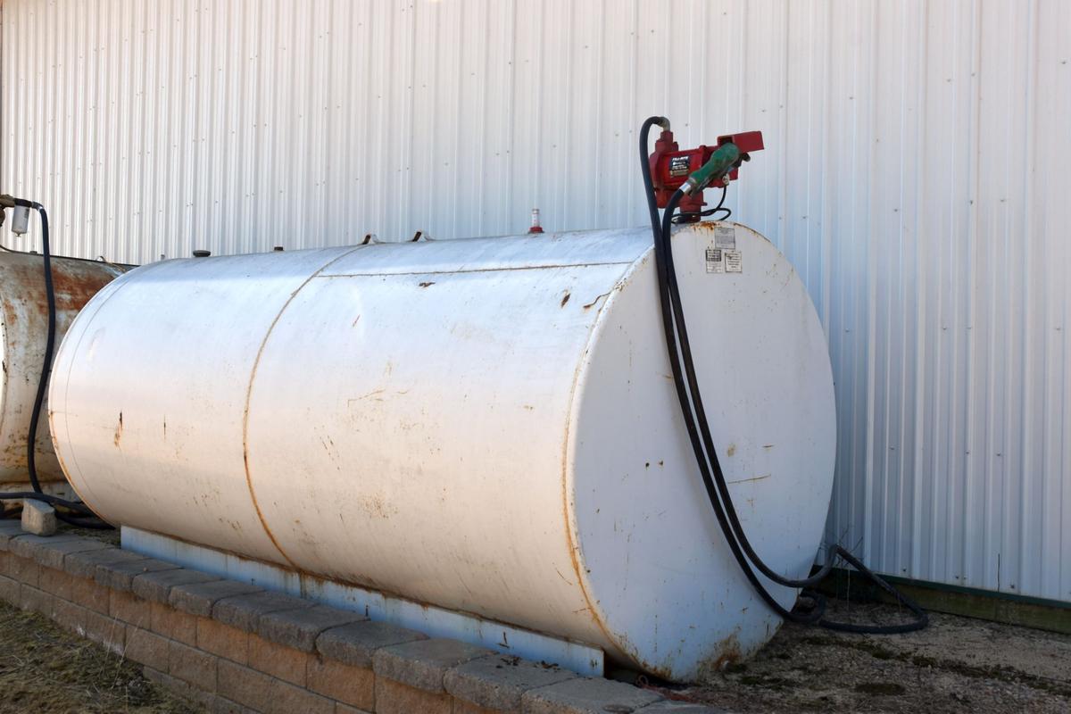 2000 Gallon Fuel Tank With Electric Pump