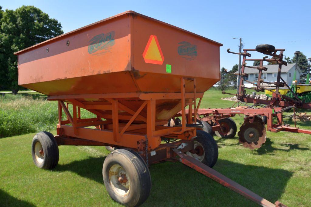 Bradford 225 Gravity Wagon, 10 Ton Kory Running Gear, With Hydraulic Fertilizer Auger