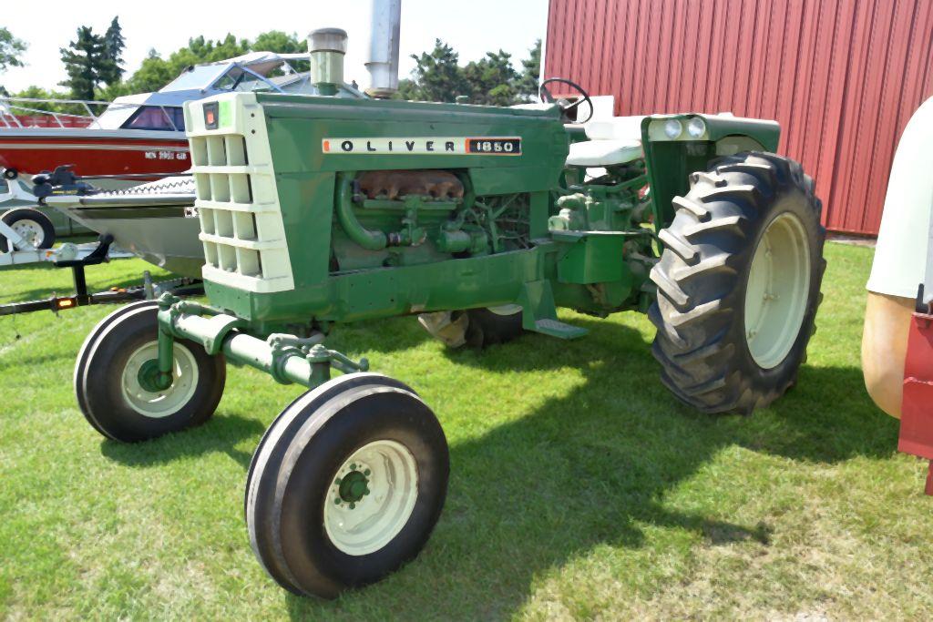 Oliver 1850 Gas, Open Station, 3147 Hours, 3pt., 540 PTO, Square Fenders, Good Rubber, New Carb Kit,