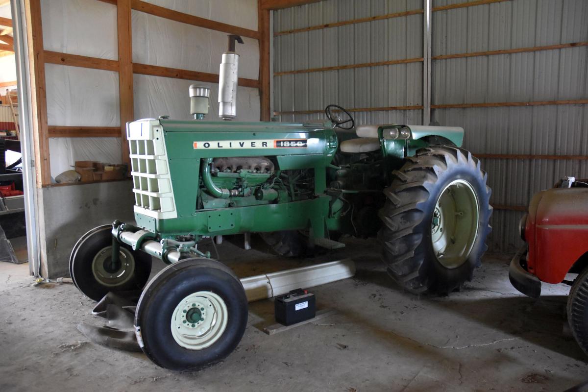 Oliver 1850 Gas, Open Station, 3147 Hours, 3pt., 540 PTO, Square Fenders, Good Rubber, New Carb Kit,