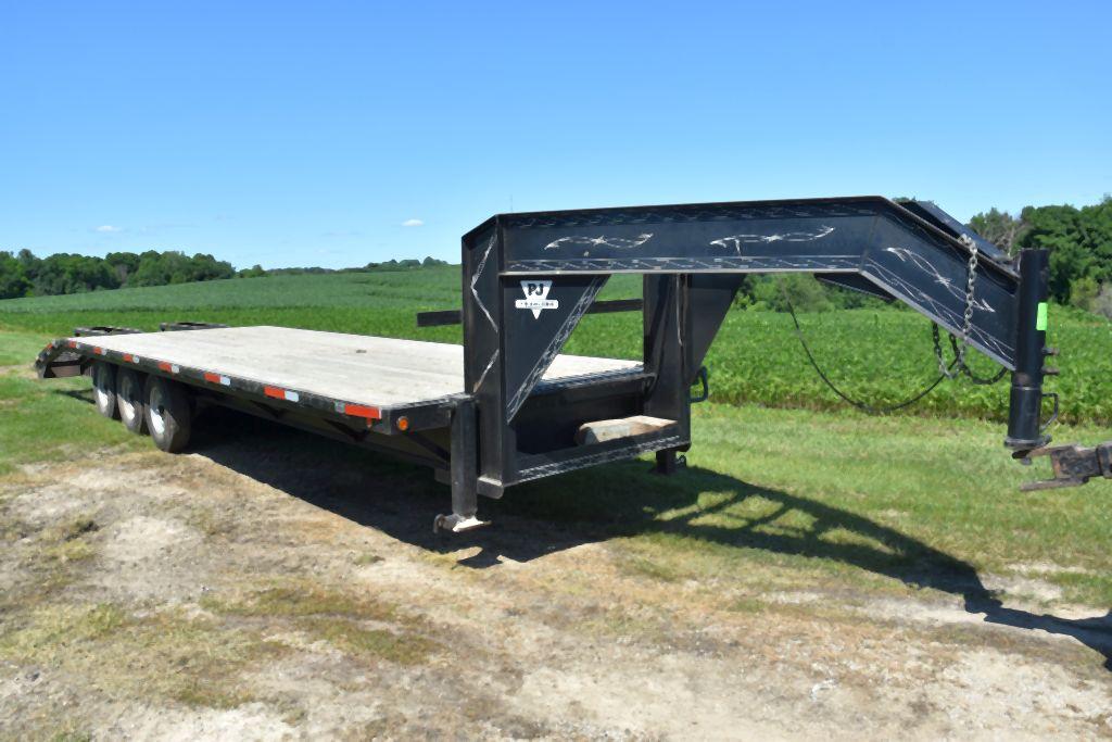 1995 PJ Gooseneck Flatbed Trailer, 25’, Tri Axle, Ramps, Dual Jacks